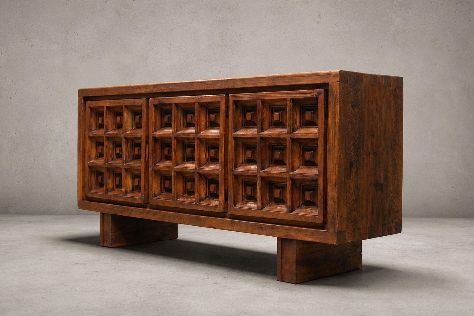 Zeldzaam mid-century design dressoir van Biosca, Spanje, Brutalist, 1960, gebeitst grenenhout photo furniture