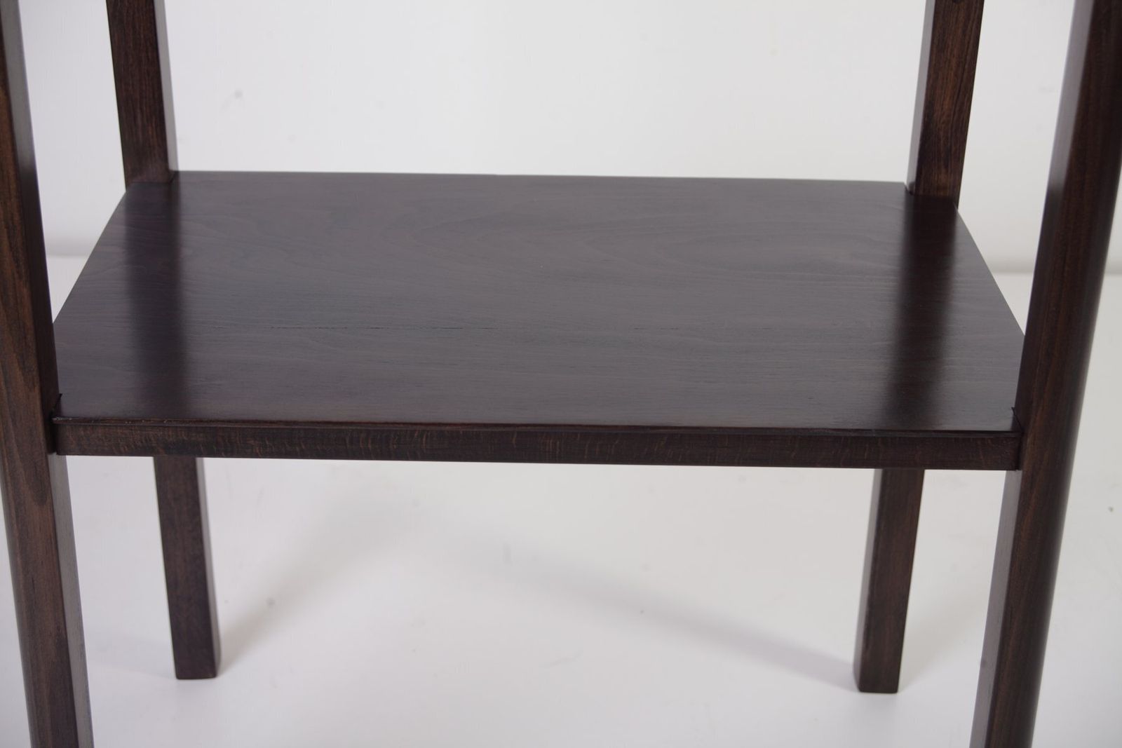 Modernistische eiken bijzettafel van Thonet, ca. jaren 1950 photo buy