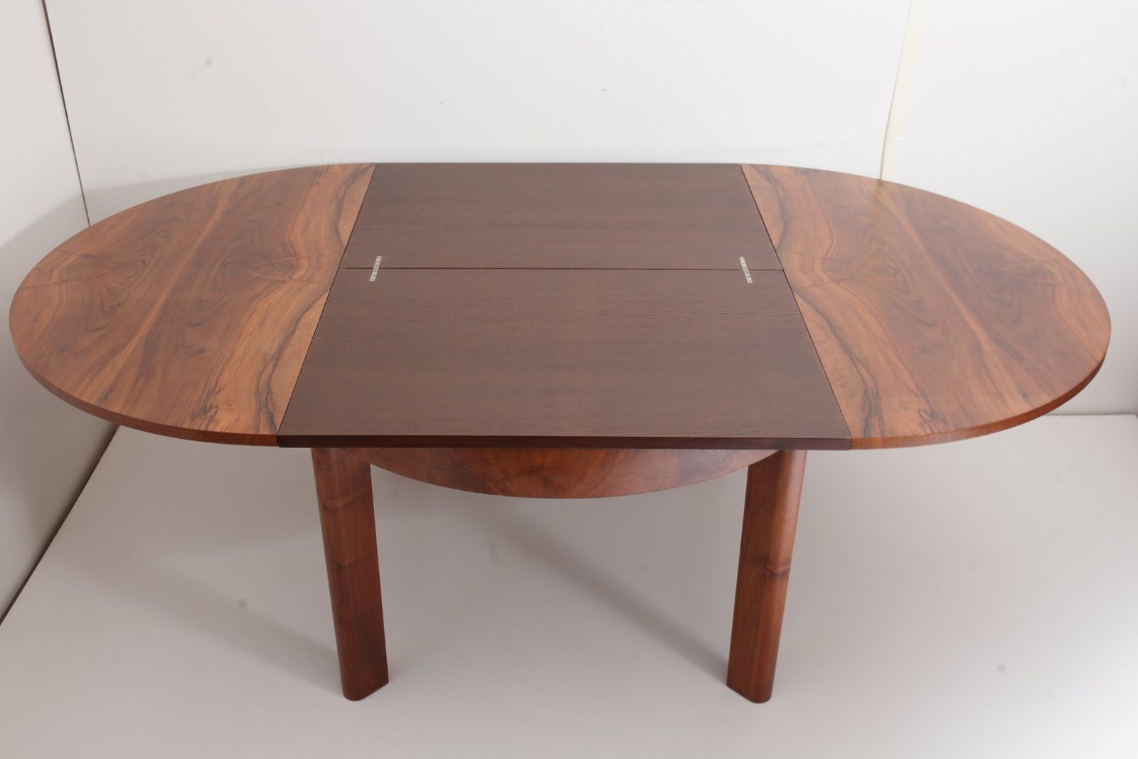 Ronde Uitschuifbare Eettafel H 183 in Walnoot door Jindrich Halabala voor UP Závody, jaren 1930 photo vinterior