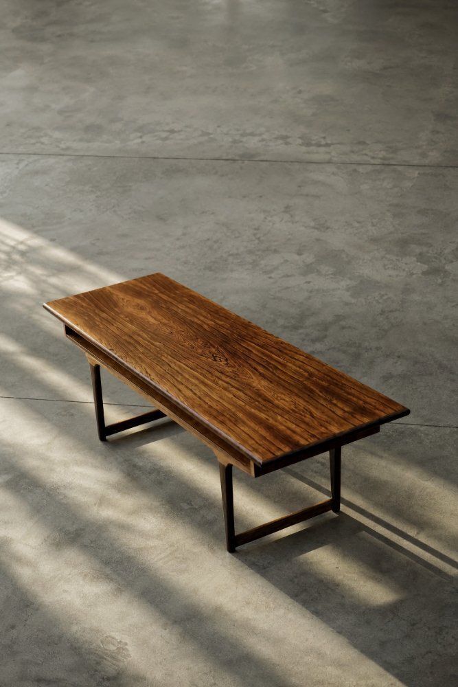 Mid-Century Modern Deense rozenhout salontafel met schap, jaren 1960 photo buy