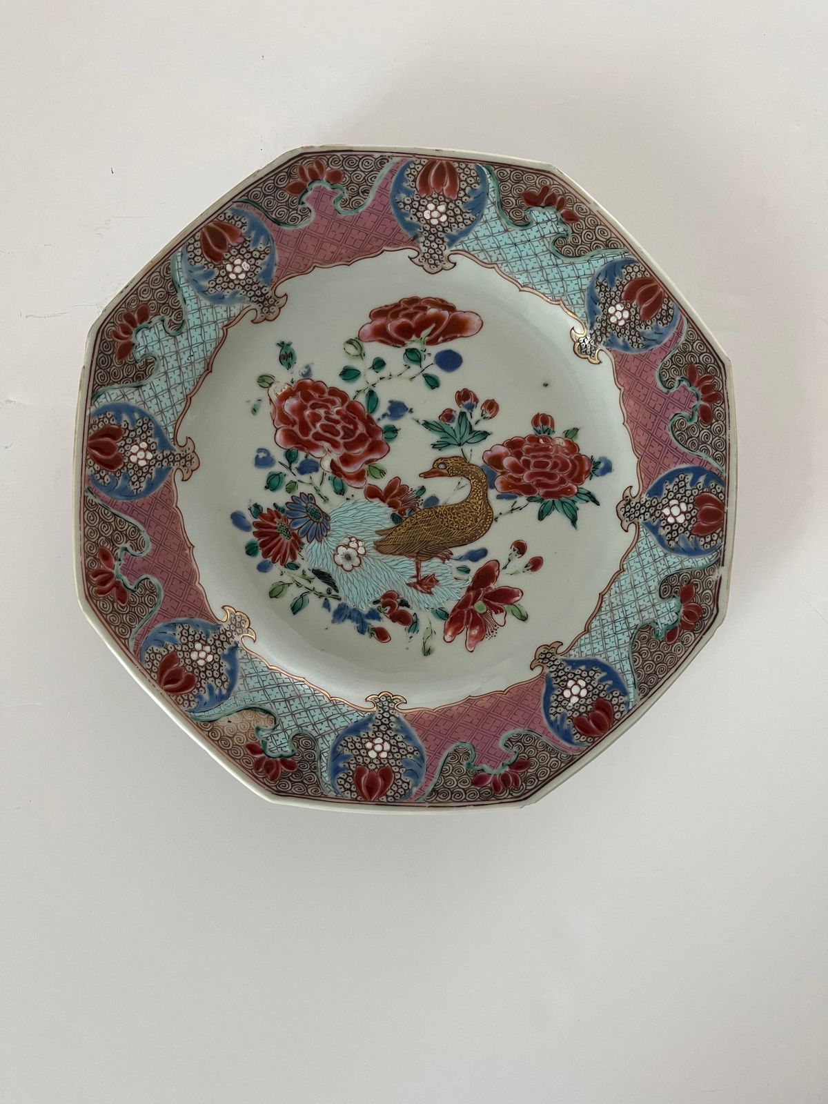 Handgeschilderd Chinees porseleinen bord met vergulde gans, Yongzheng, 18e eeuw photo buy