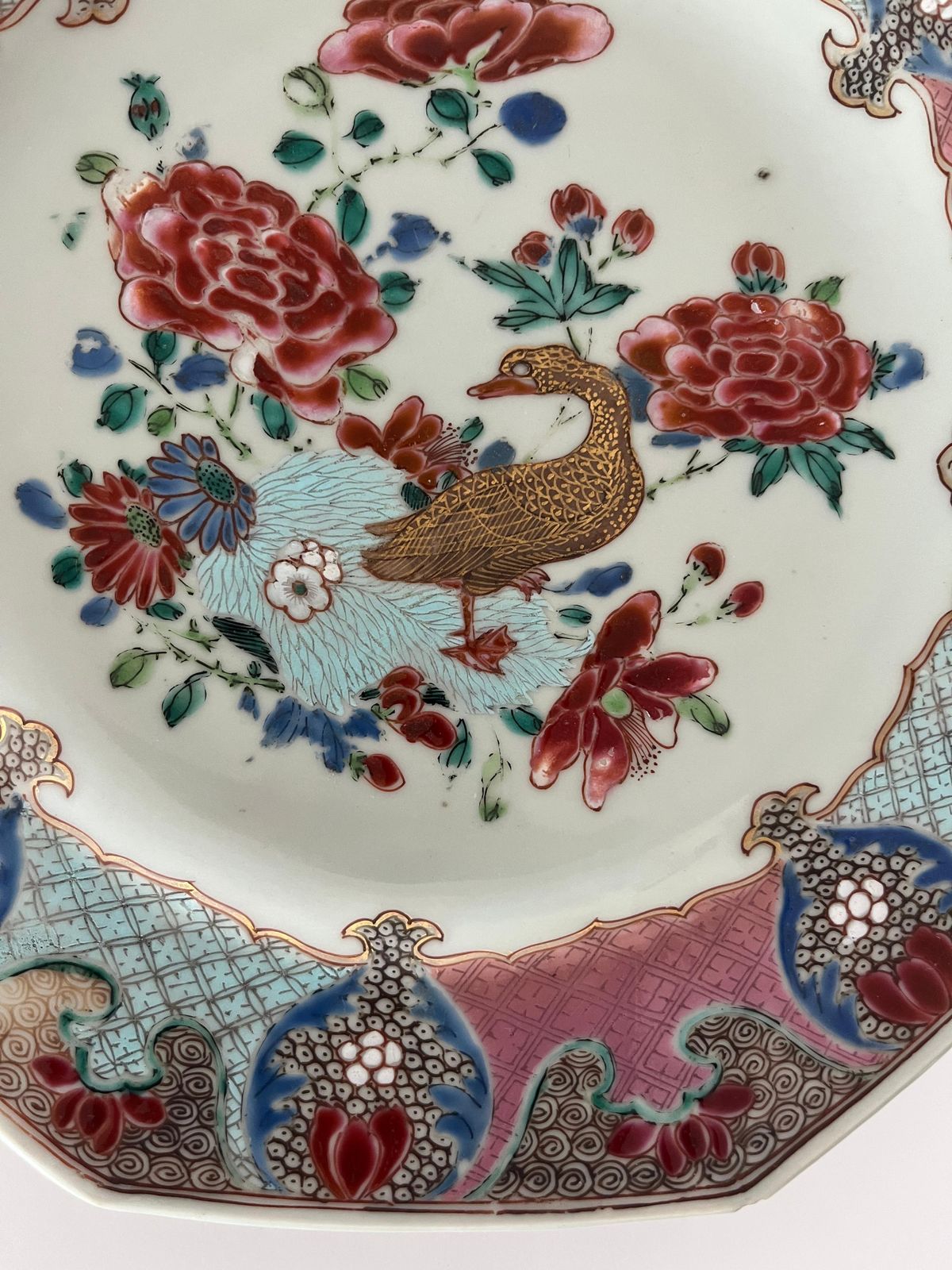 photo buy Handgeschilderd Chinees porseleinen bord met vergulde gans, Yongzheng, 18e eeuw