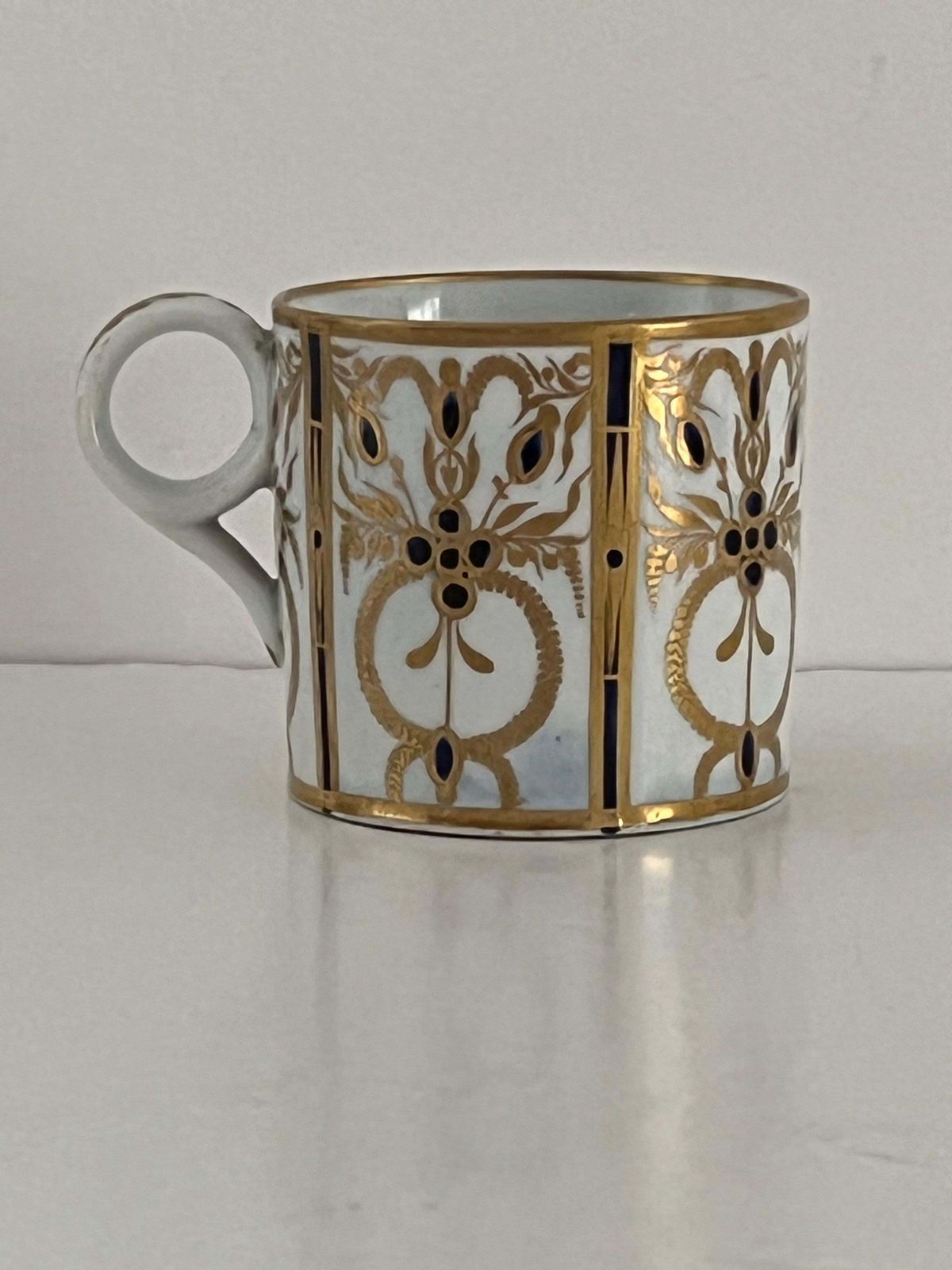 Vroeg Minton porseleinen koffiekopje, handgeschilderd patroon 53, Engeland, ca. 1805 photo furniture
