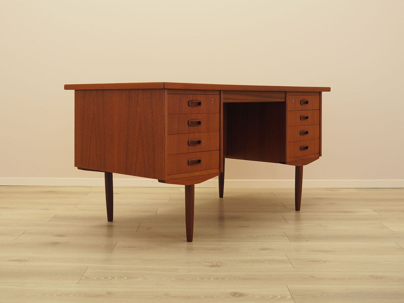 Teakhouten bureau, Deens design, jaren 1970, gemaakt in Denemarken photo vinterior