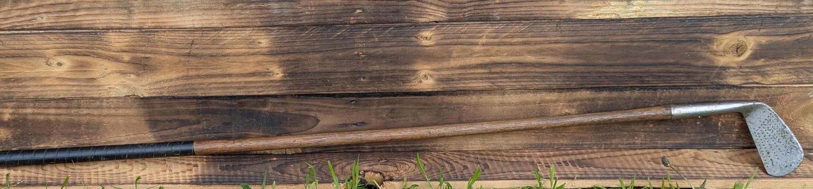 photo furniture Vintage Schotse hickory shaft golfclub