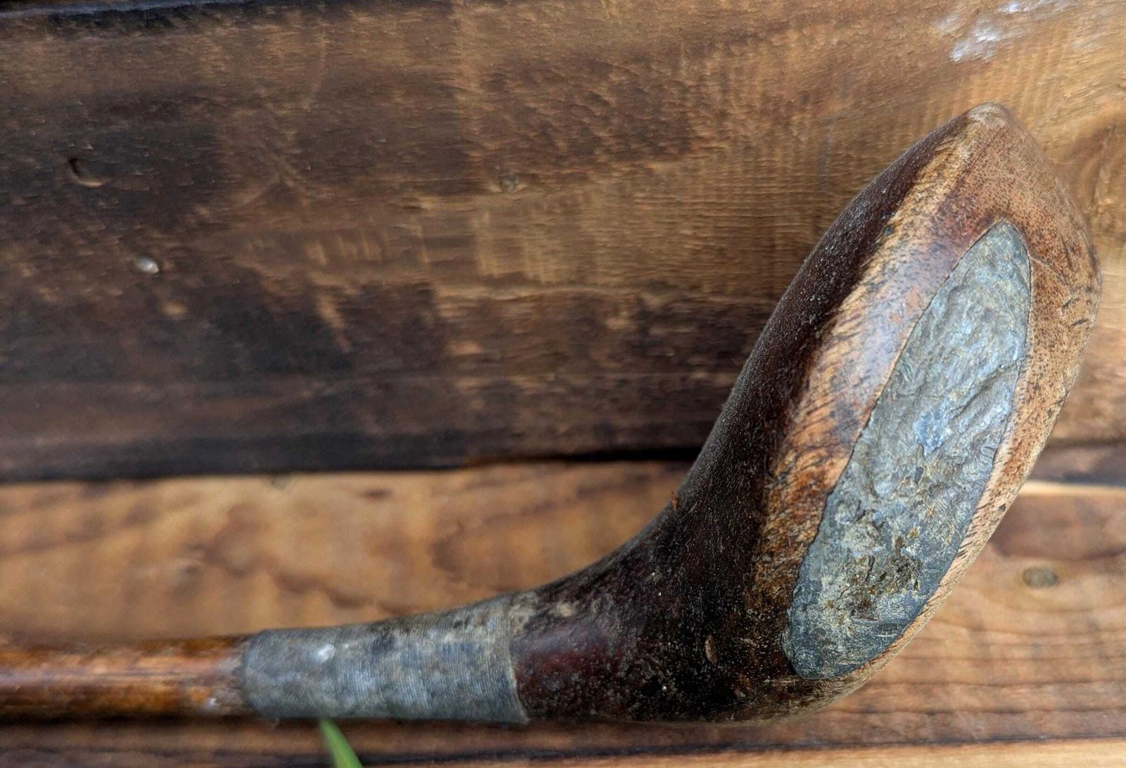 Club de golf d'époque à manche en hickory, tête en bois, Écosse photo for sale