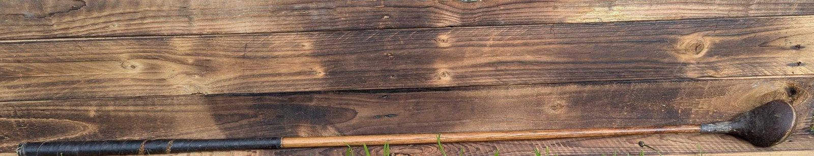 photo for sale Club de golf d'époque à manche en hickory, tête en bois, Écosse
