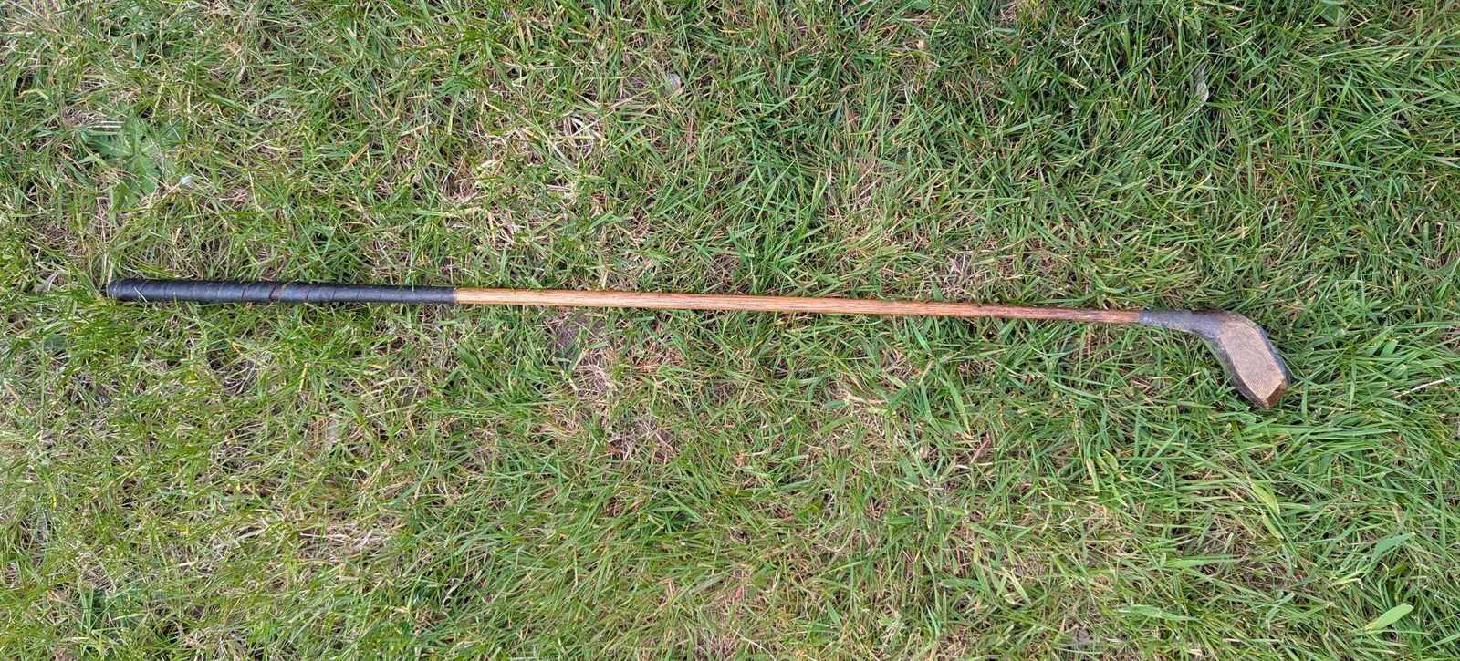 Club de golf d'époque à manche en hickory, tête en bois, Écosse