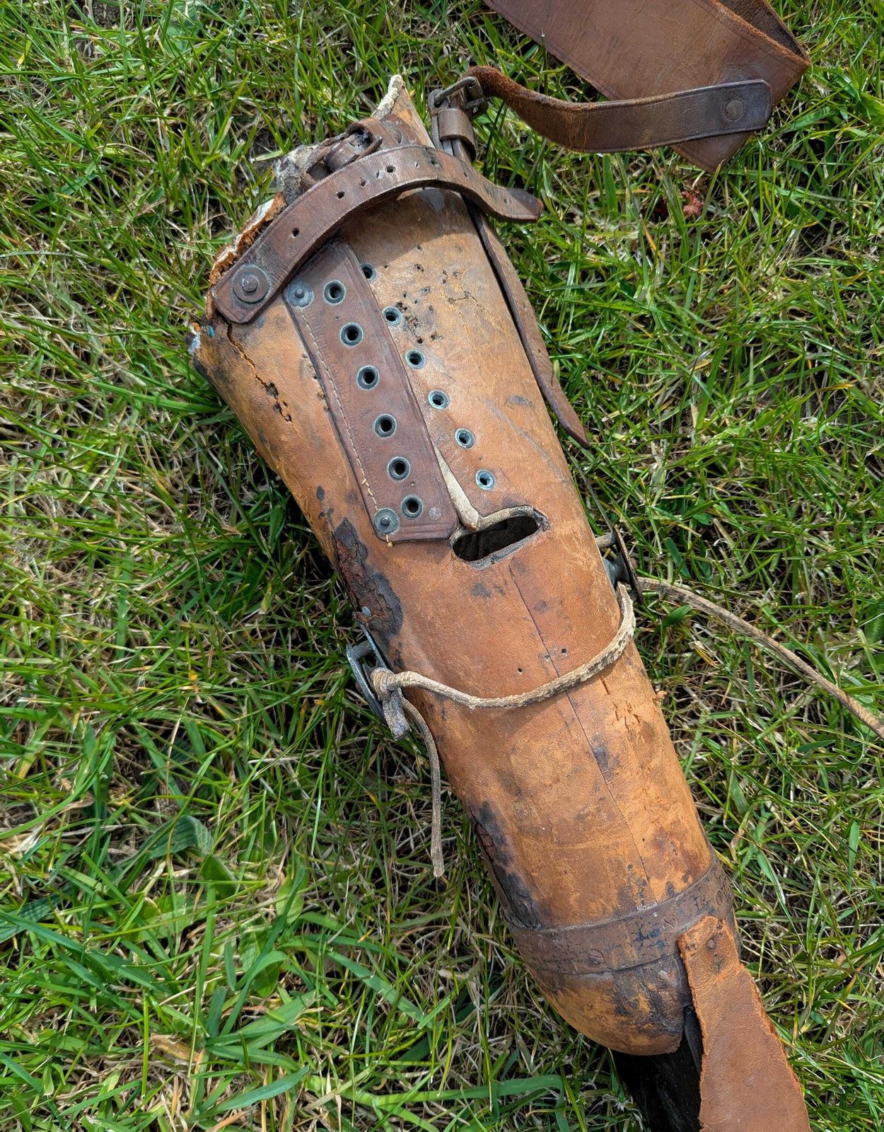 Antique Prosthetic Leg, Peg Leg, 19th Century photo vinterior