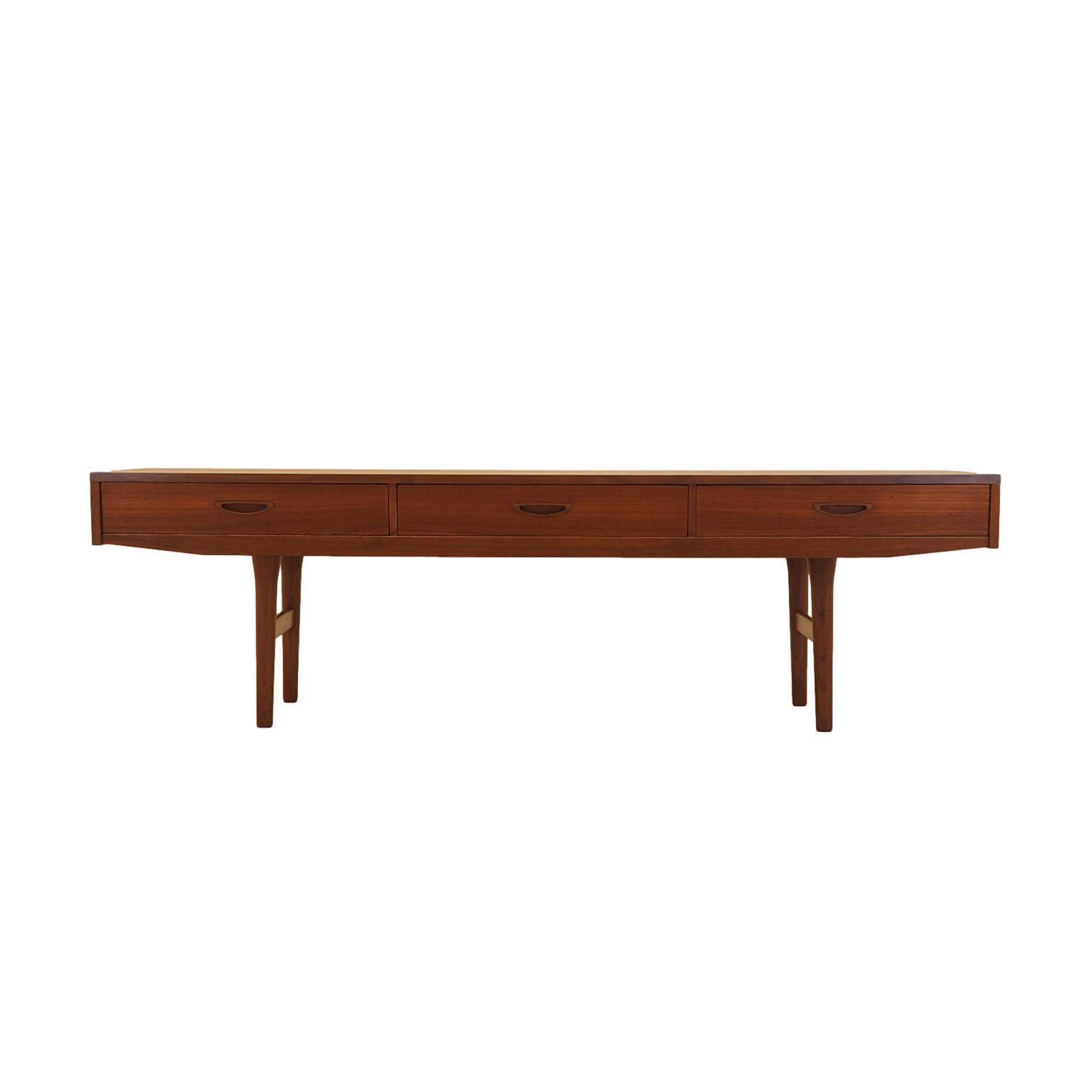 Lowboard en teck, design danois, années 1960, fabriqué au Danemark