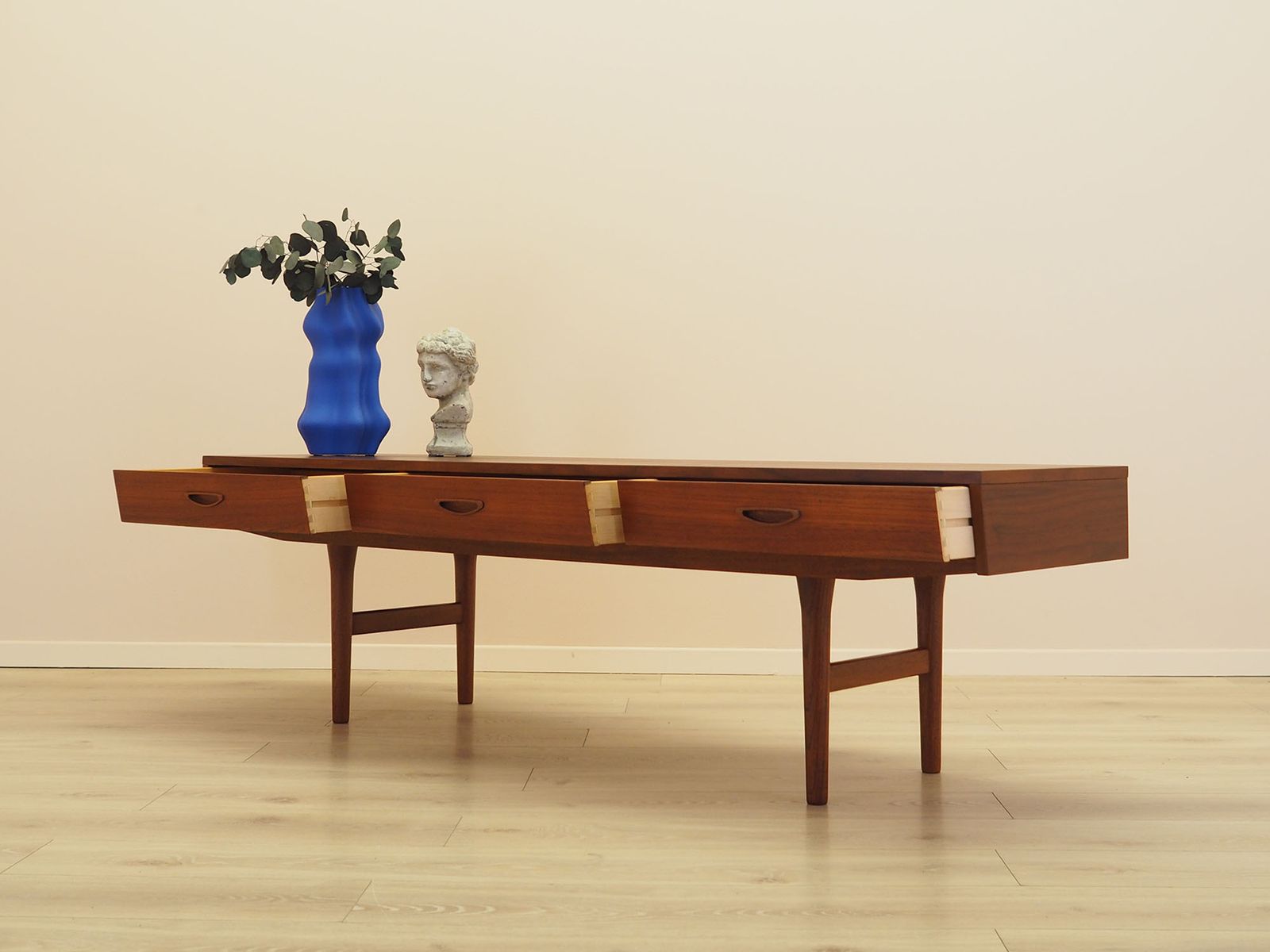 Teakhouten lowboard, Deens design, ca. jaren 1960, gemaakt in Denemarken photo Meubels