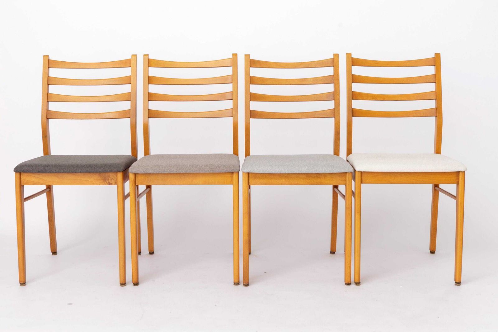 Set van 4 Vintage Duitse Beukenhouten Eetkamerstoelen | Opnieuw Bekleed | Mid-Century Modern | jaren 1970