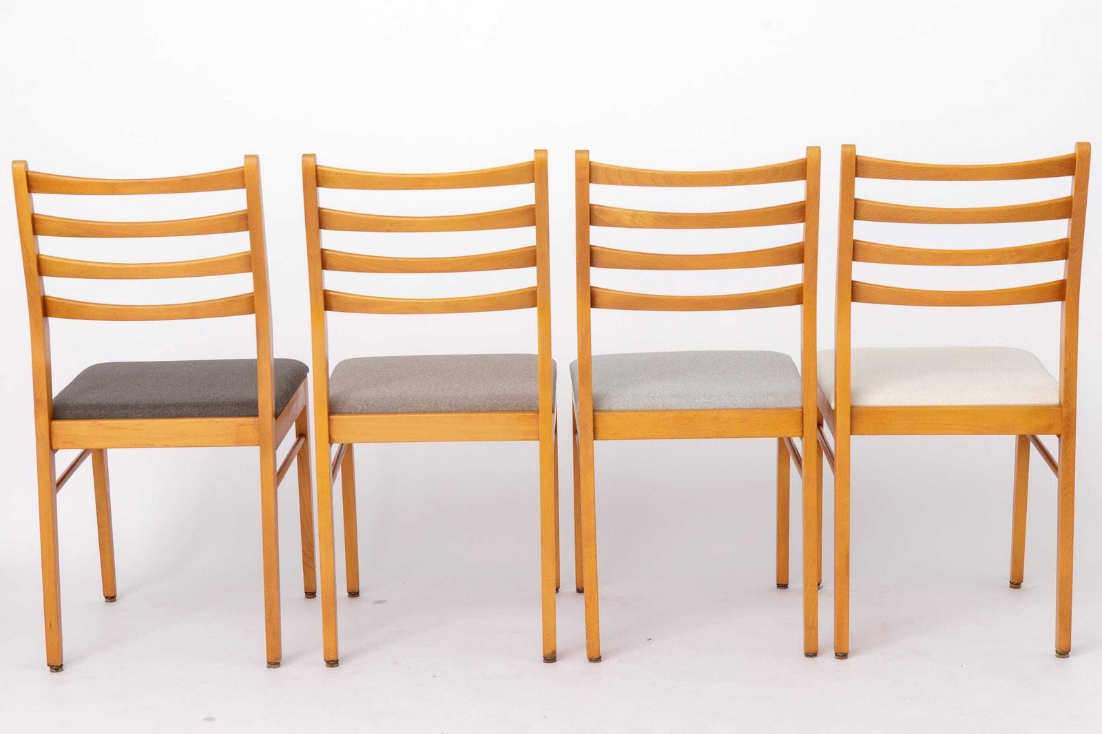 Set van 4 Vintage Duitse Beukenhouten Eetkamerstoelen | Opnieuw Bekleed | Mid-Century Modern | jaren 1970 photo for sale