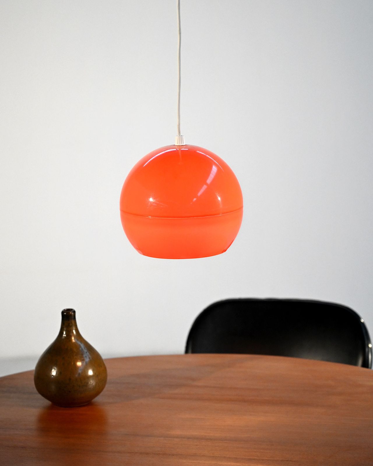 Space Age-stijl plafondlamp in oranje kunststof, jaren 1960 photo Verlichting