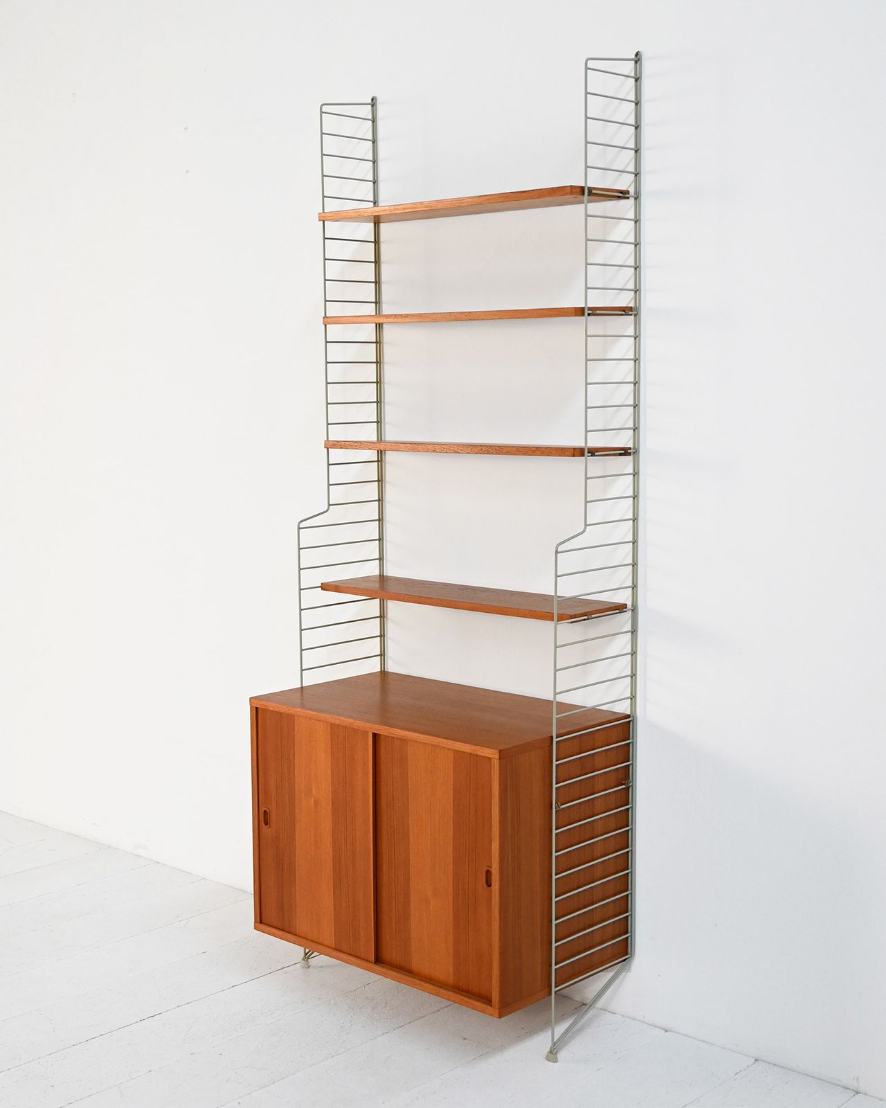 "String" boekenkast van Nisse Strinning, ca. jaren 1950 photo furniture