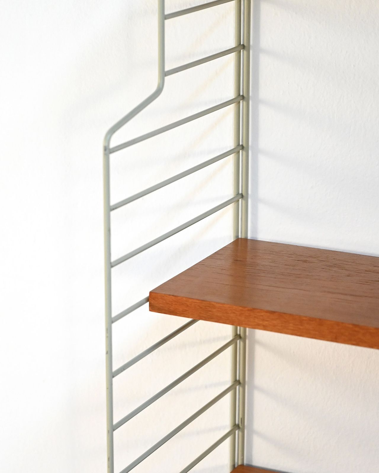 photo furniture "String" boekenkast van Nisse Strinning, ca. jaren 1950