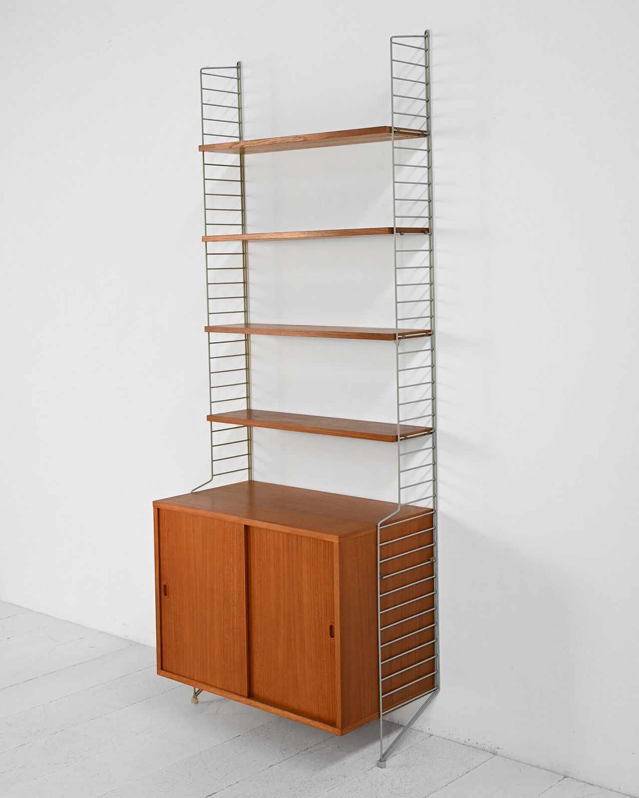 "String" boekenkast van Nisse Strinning, ca. jaren 1950 photo for sale