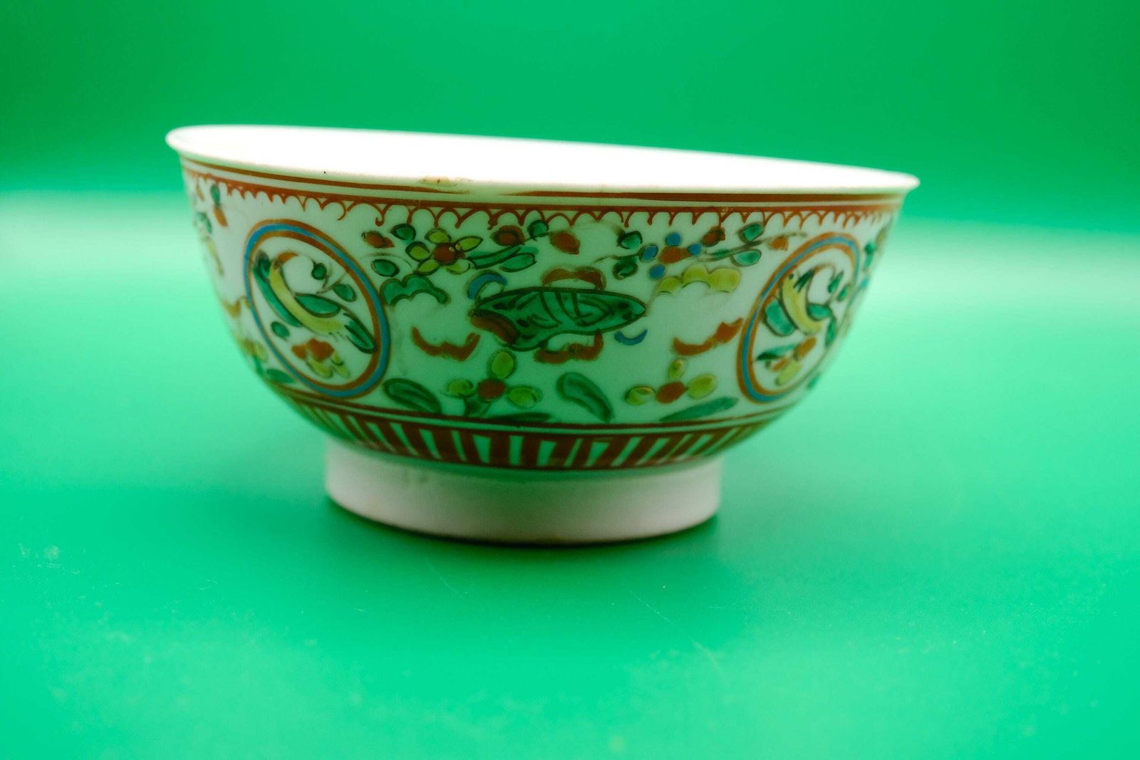 Antiek Chinees Swatow-kom, 17e eeuw, Ming/Transitional, ijzerrood exportaardewerk, geauthenticeerd door veilinghuis photo for sale