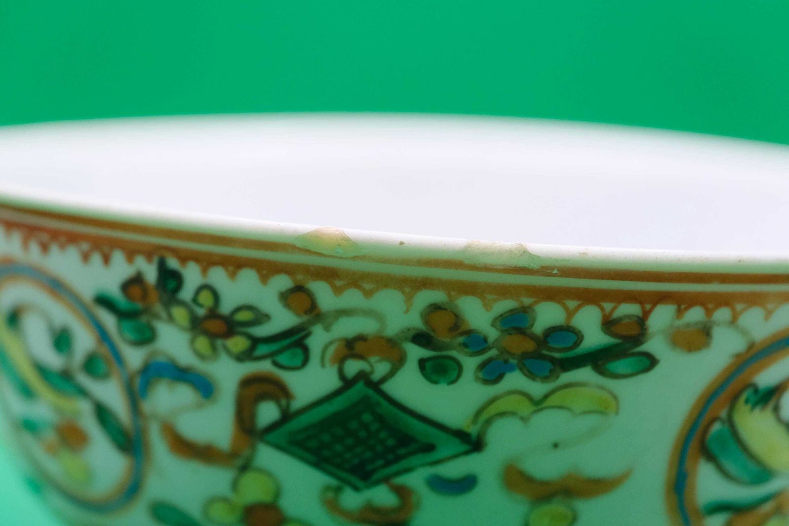 Antiek Chinees Swatow-kom, 17e eeuw, Ming/Transitional, ijzerrood exportaardewerk, geauthenticeerd door veilinghuis photo buy