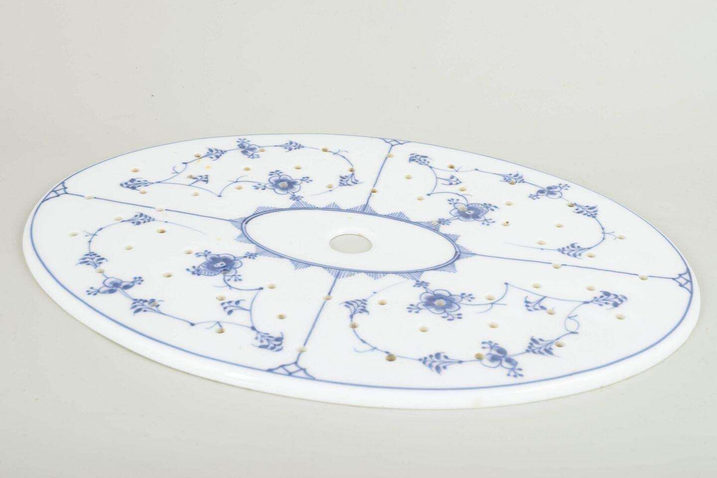 Royal Copenhagen. Antique Fish Strainer Platter In Blue Fluted Plain Pattern. photo furniture