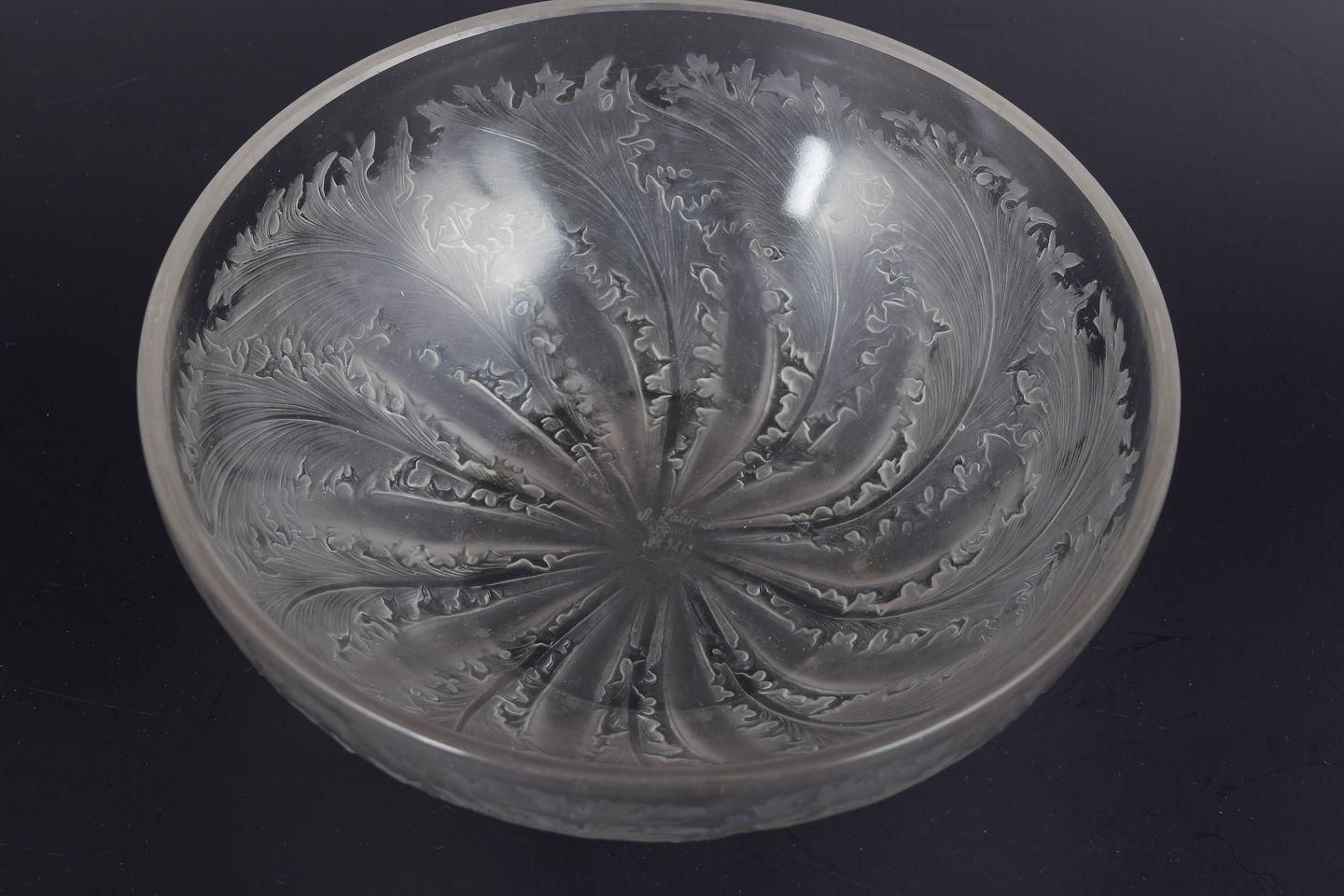 Coupe « Chicoree » René Lalique en verre dépoli et poli, vers 1930 photo furniture