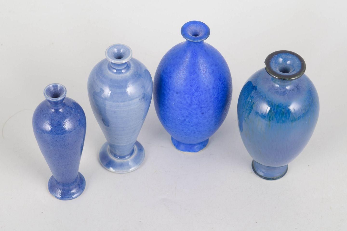Per Liljegren. Set van vier miniatuur steengoed vazen. Jaren 1980/90 photo furniture