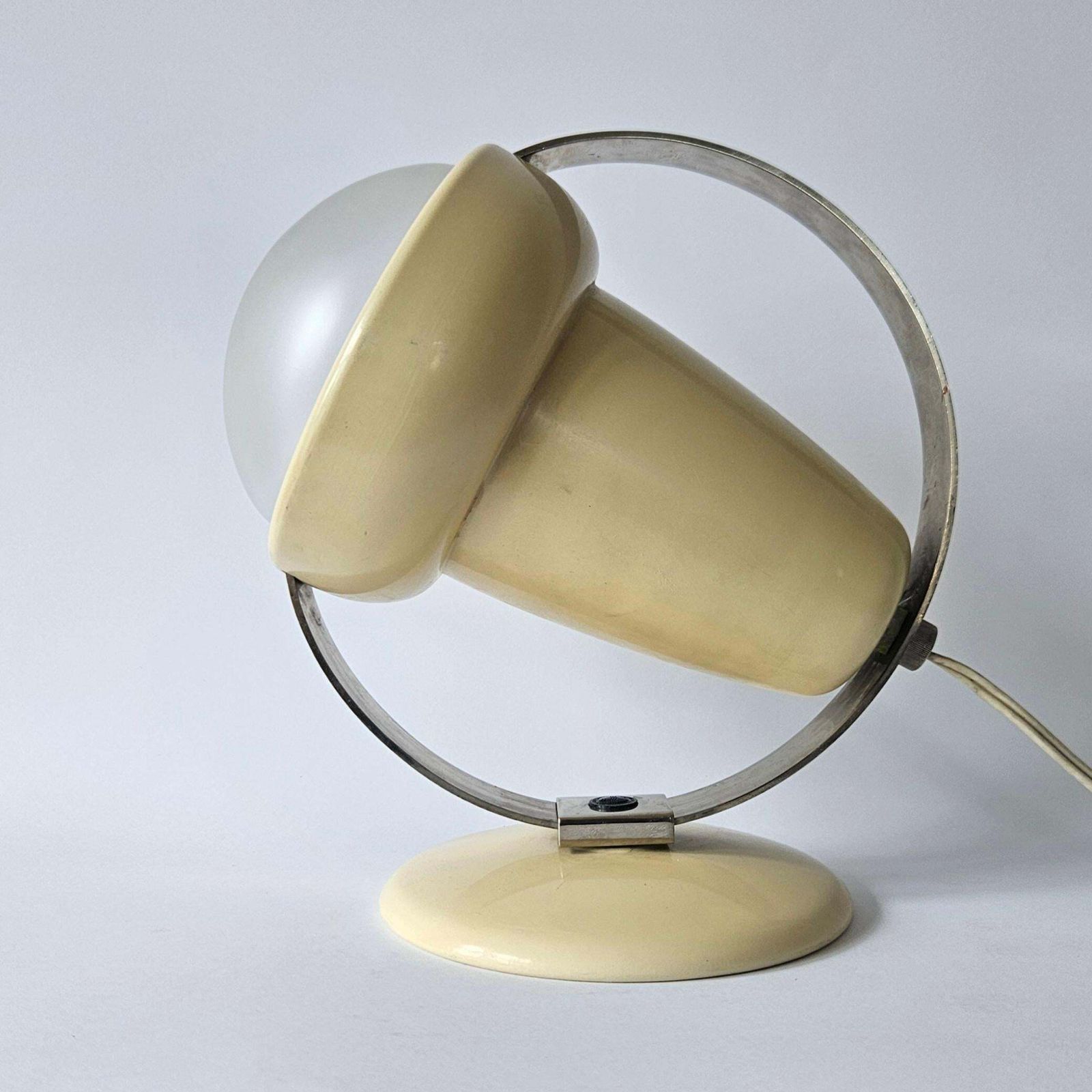 Luminaires Lampe de table ou lampe murale mid-century Philips, Charlotte Perriand, Pays-Bas, années 1960 photo