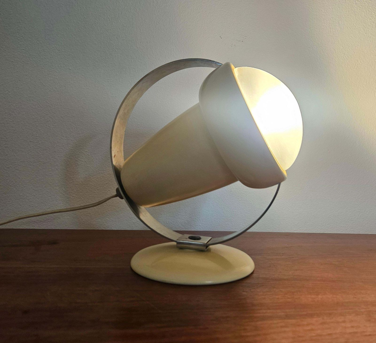 photo vintage Mid-century tafel- of wandlamp Philips, Charlotte Perriand, Nederland, jaren 1960