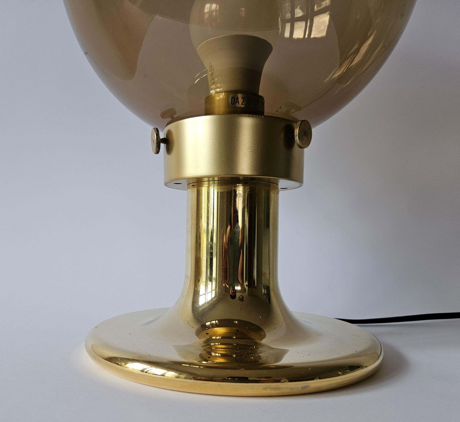 Rare grande lampe de table en laiton mid-century, Suisse, années 1970 photo vinterior
