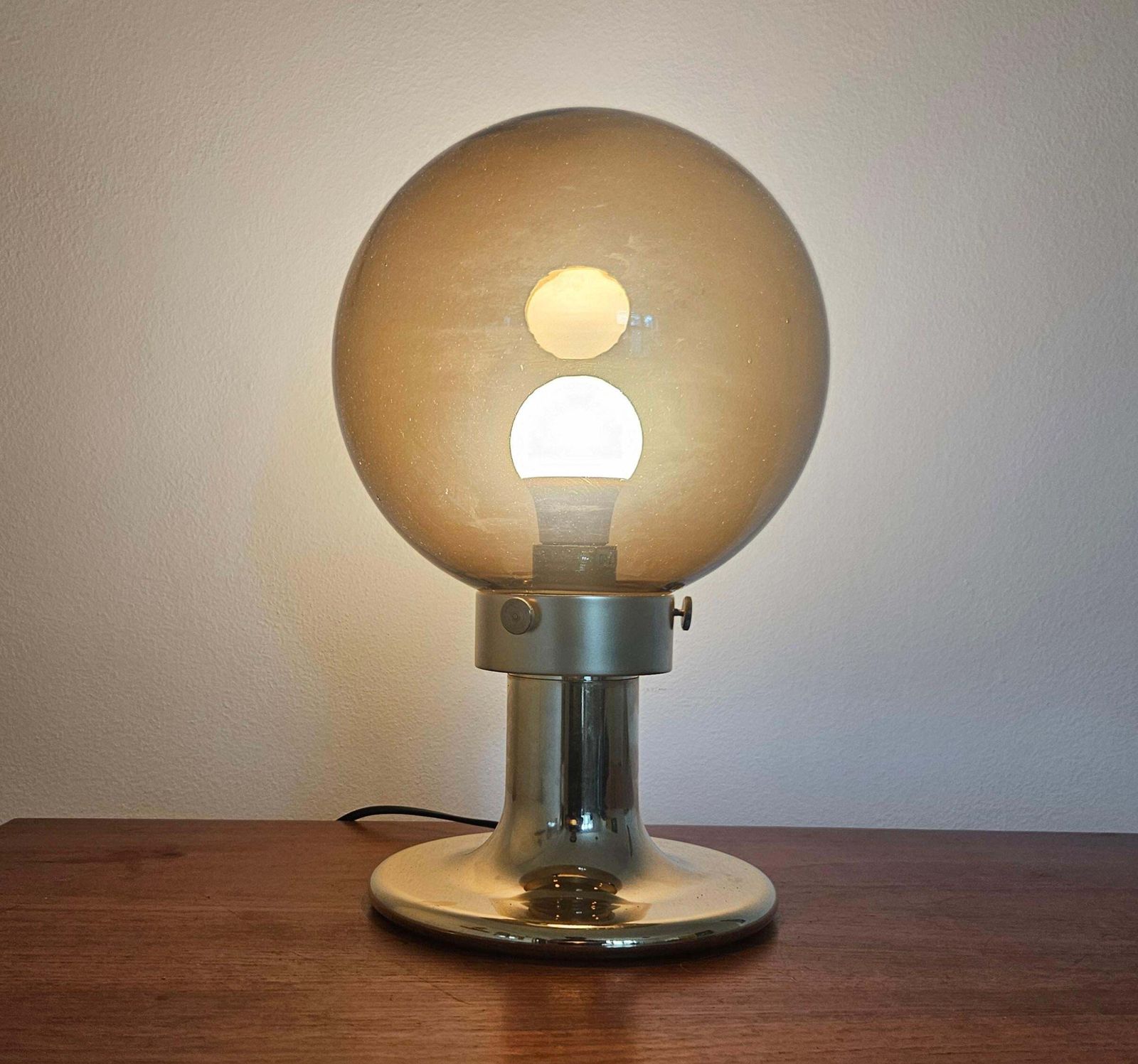 Rare grande lampe de table en laiton mid-century, Suisse, années 1970 photo vintage