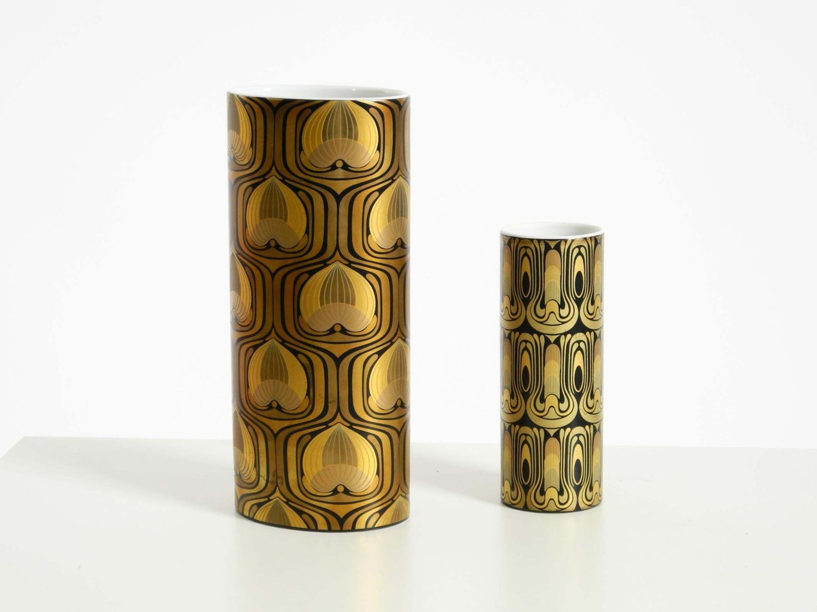 Twee porseleinen vazen uit de jaren 1970 van Björn Wiinblad voor Rosenthal Studio Linie photo vinterior
