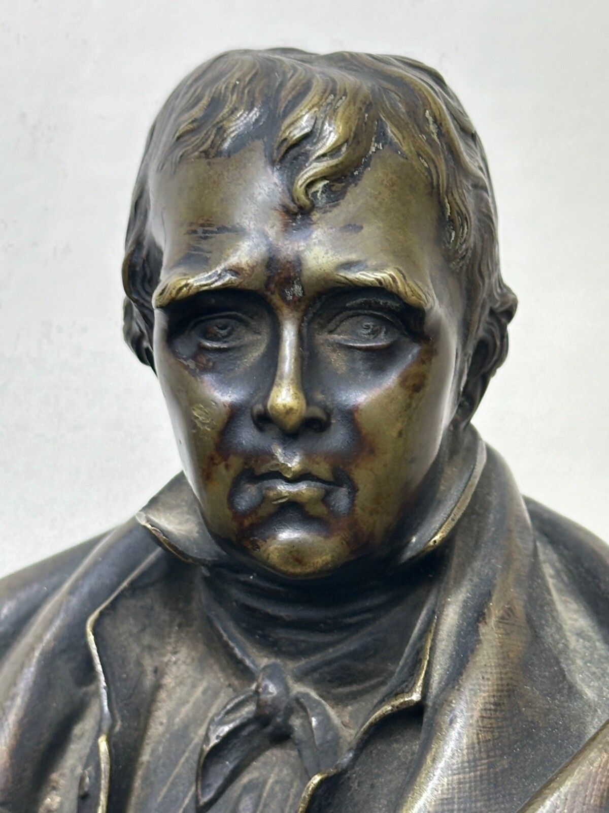 Paar 19e-eeuwse bronzen sculpturen van de dichters Lord Byron & Sir Walter Scott photo Kunst