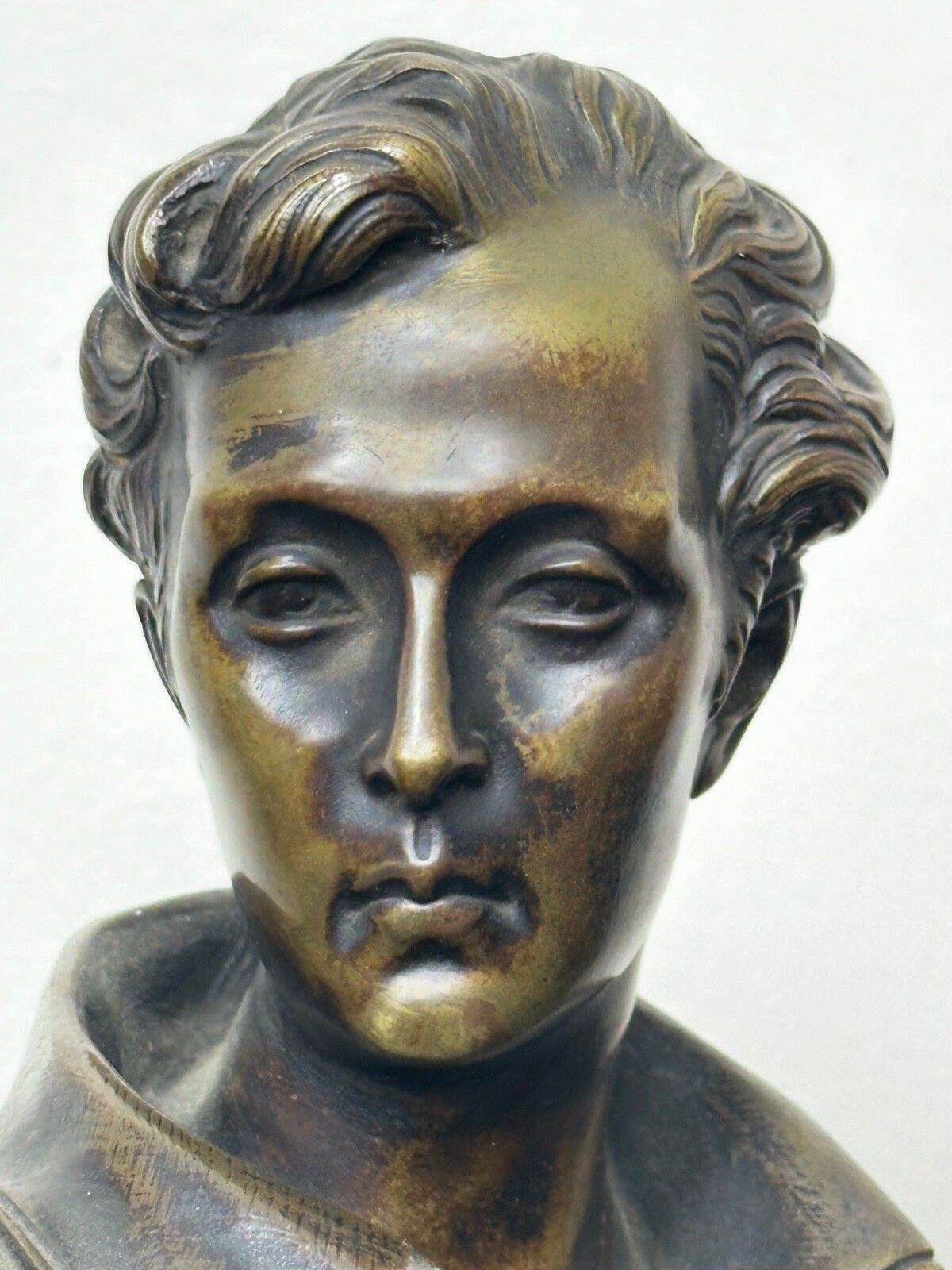photo furniture Paar 19e-eeuwse bronzen sculpturen van de dichters Lord Byron & Sir Walter Scott