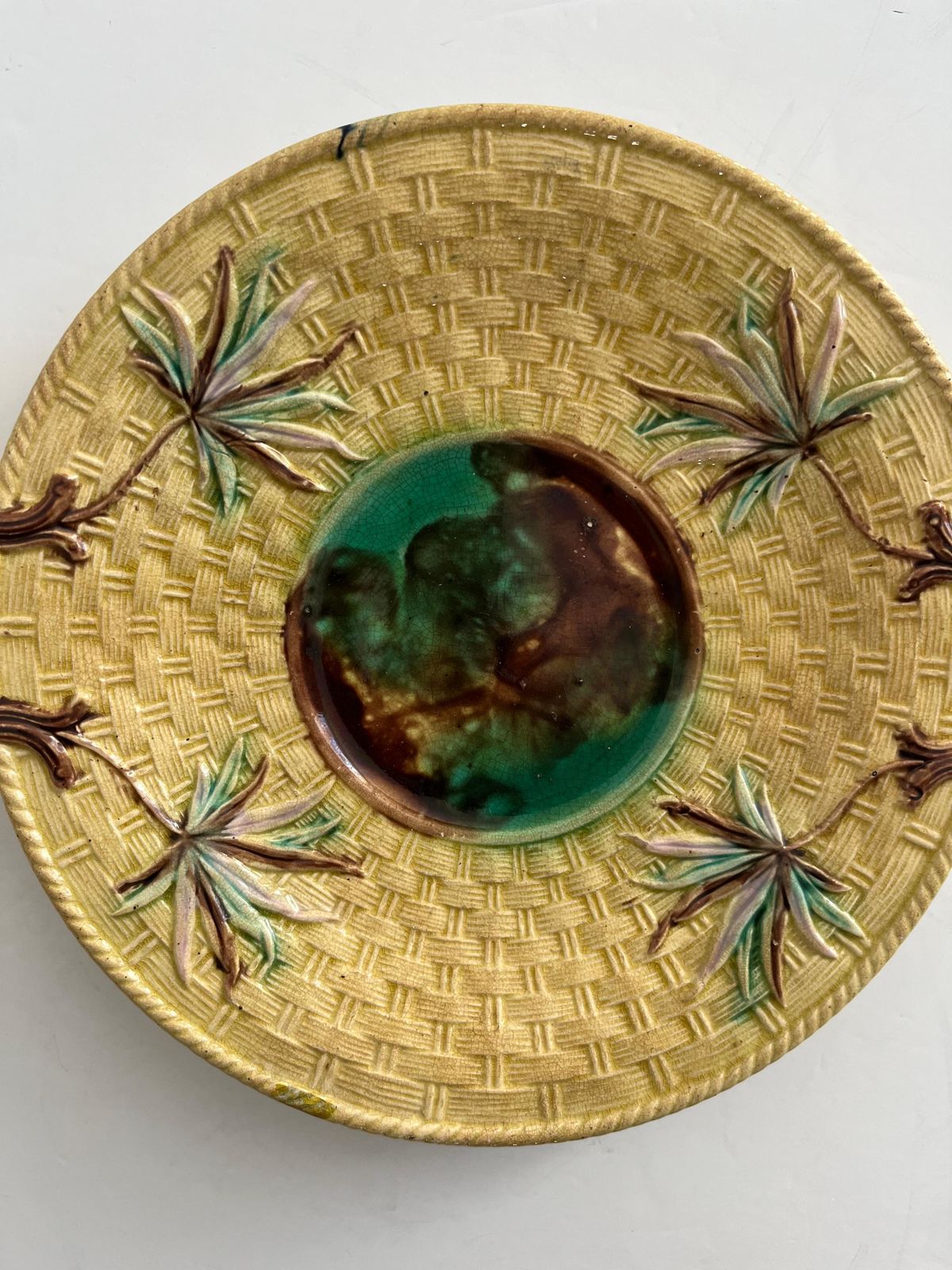 Majolica sandwichschaal of serveerschaal, mogelijk Minton of George Jones, ca. 1860 photo furniture