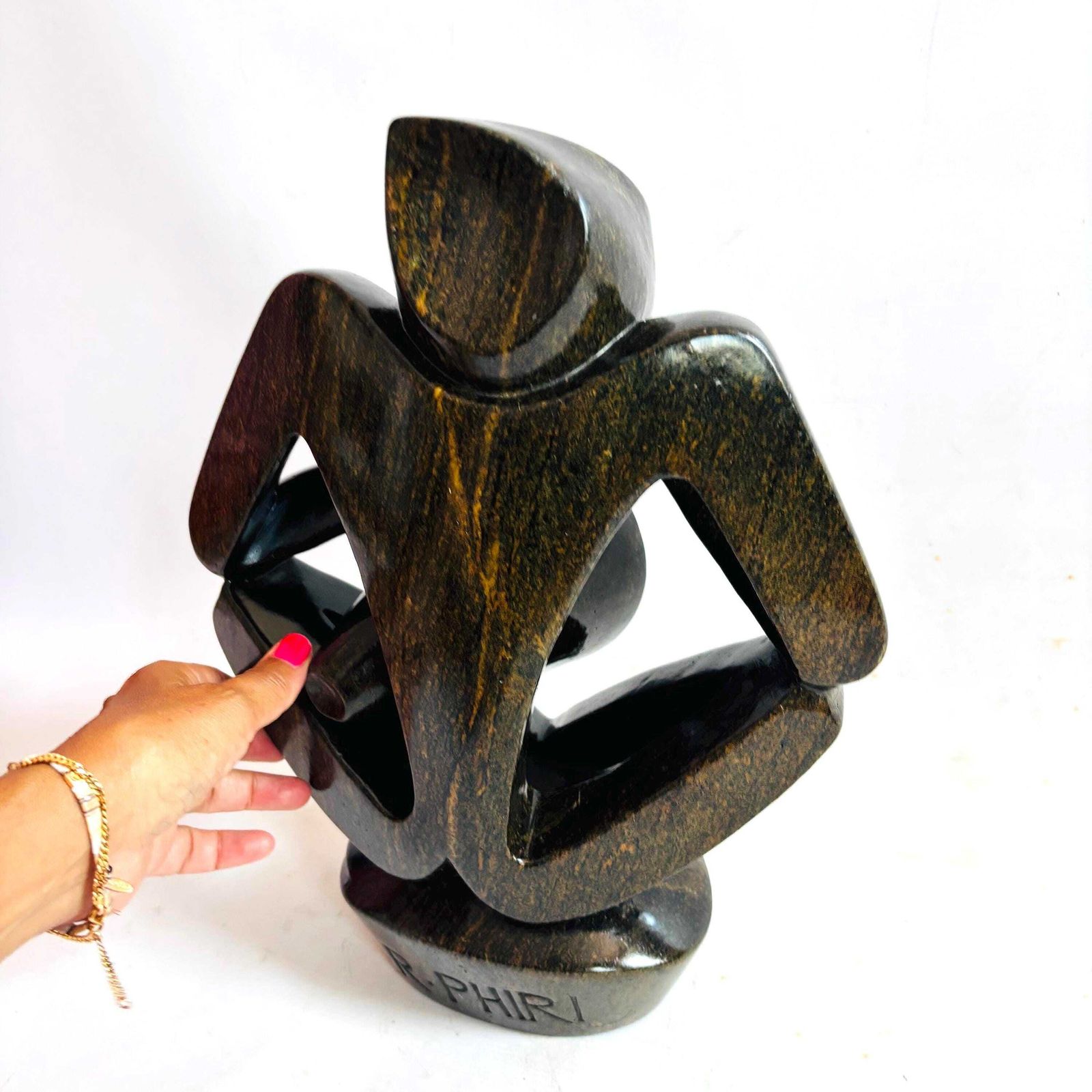 Grande sculpture en pierre serpentine Shona par R. Phiri, art africain abstrait mid-century photo furniture