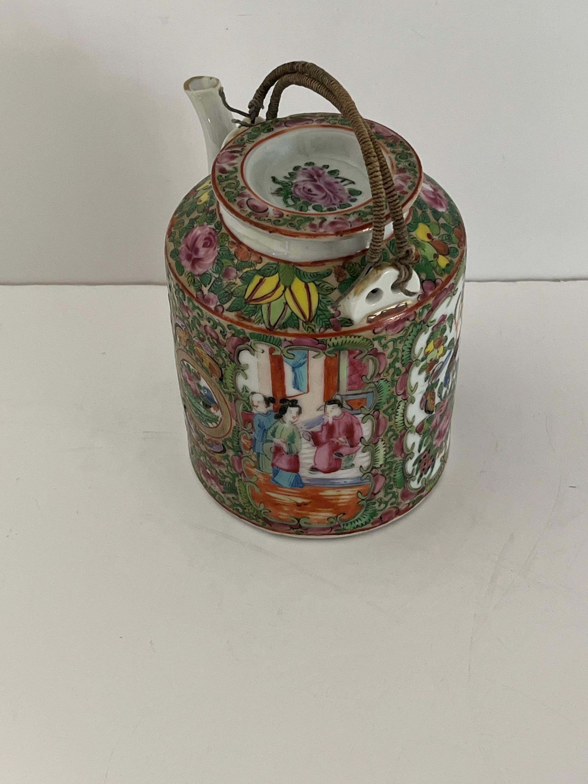Chinese Export Porcelain Teapot Rose Medallion, Hand Painted, Qing Ca 1810 photo Home Decor