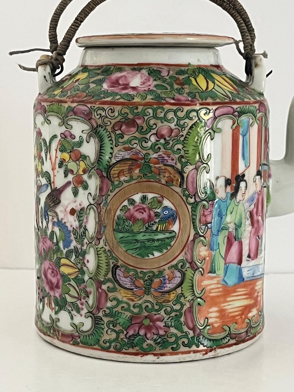 photo furniture Chinese Export Porcelain Teapot Rose Medallion, Hand Painted, Qing Ca 1810