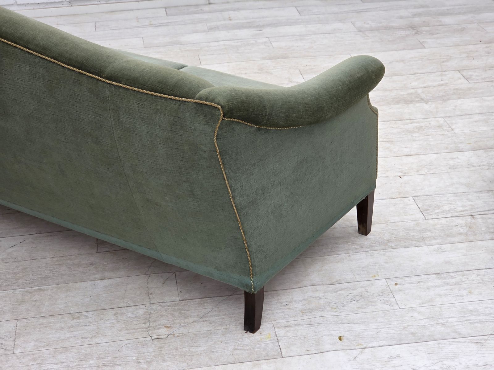 Meubels Jaren 1960, 3-zitsbank Deens design, groen meubelvelours. photo