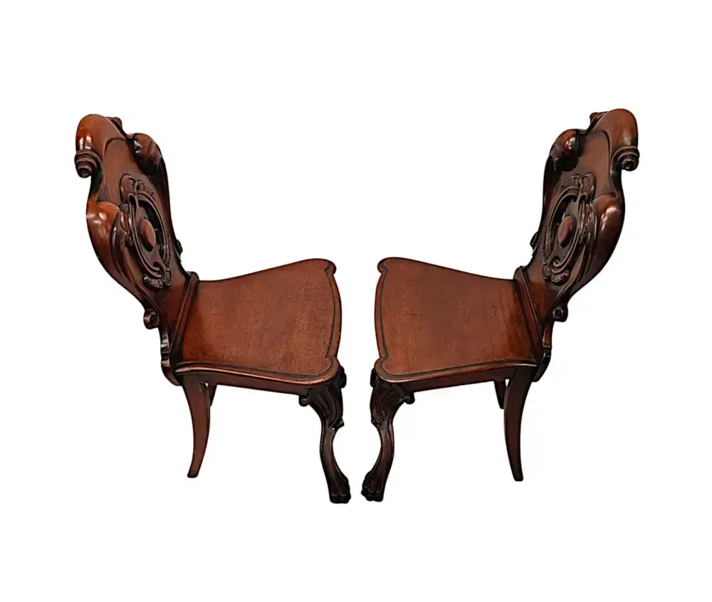 Een uitzonderlijk paar 19e-eeuwse hallstoelen met klauwtjesvoet photo 1665.0