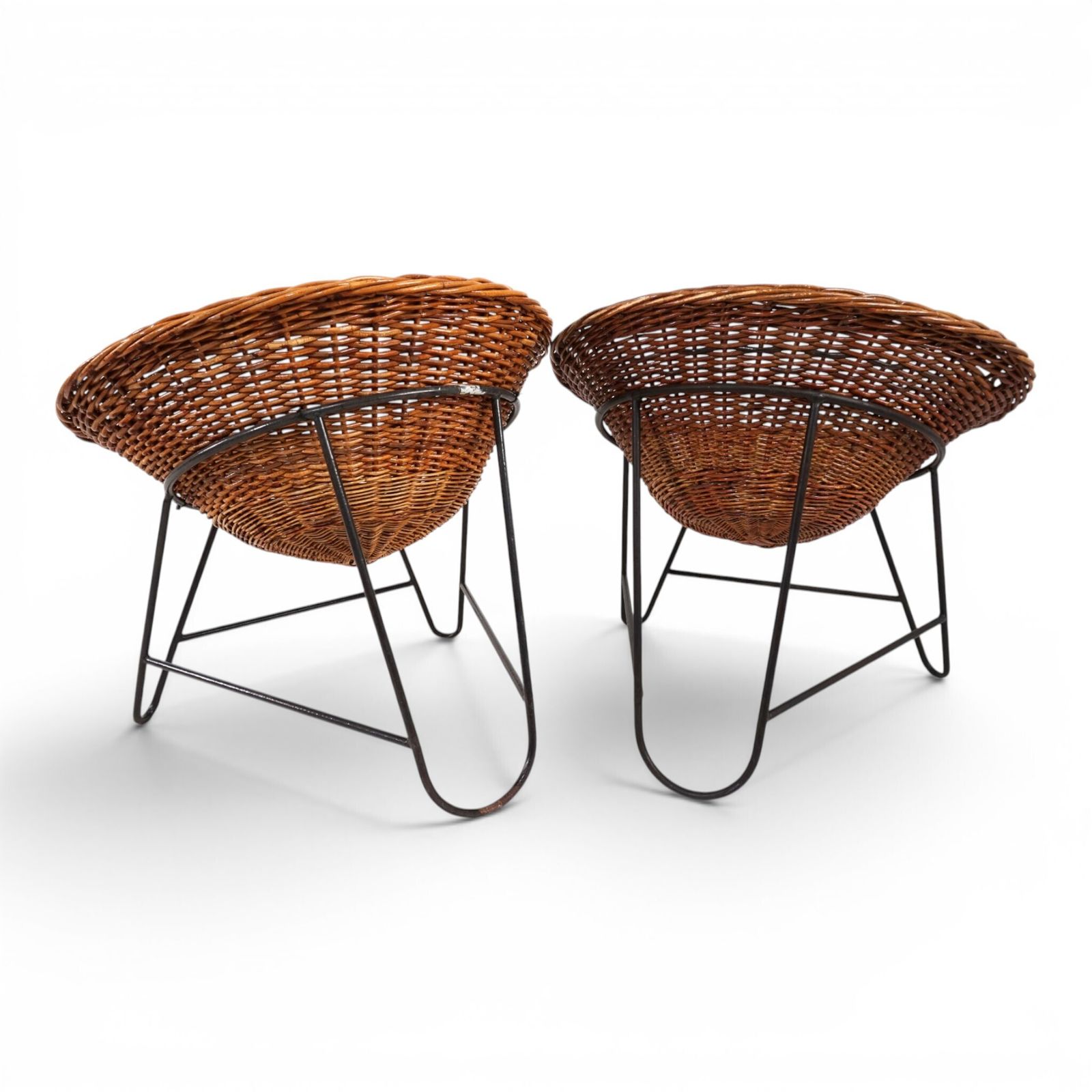 Pod Chairs – Paar rotan/rieten loungstoelen op metalen frame, 1970 photo furniture