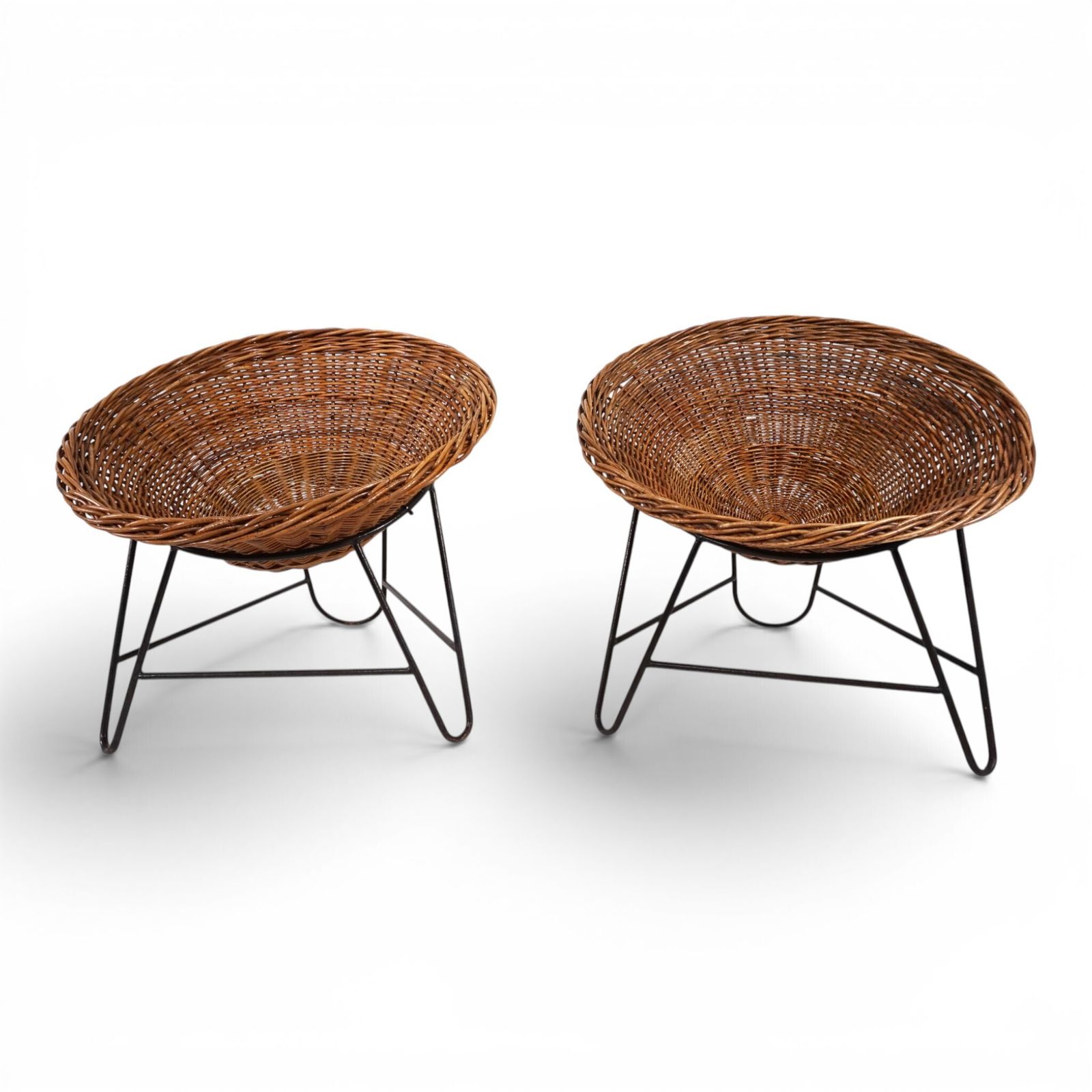 photo buy Pod Chairs – Paar rotan/rieten loungstoelen op metalen frame, 1970