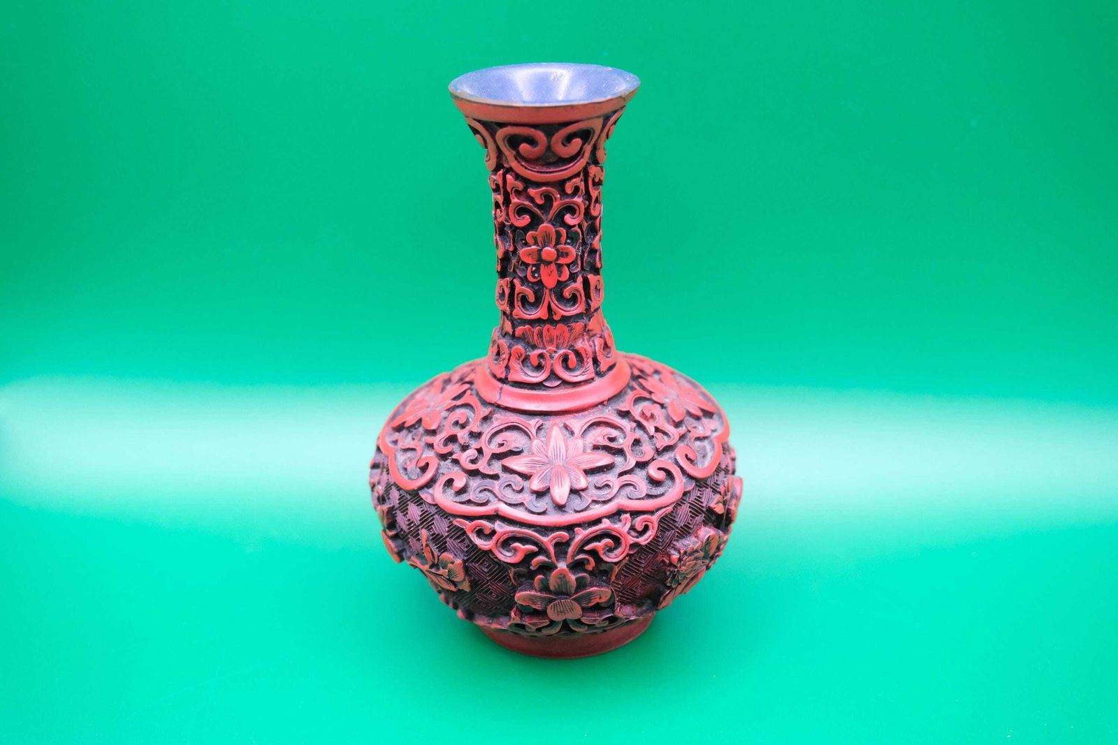 photo vinterior Chinese Cinnabar-stijl vazen, kunstlak resin, Chinese Cinnabar-stijl balustervazen