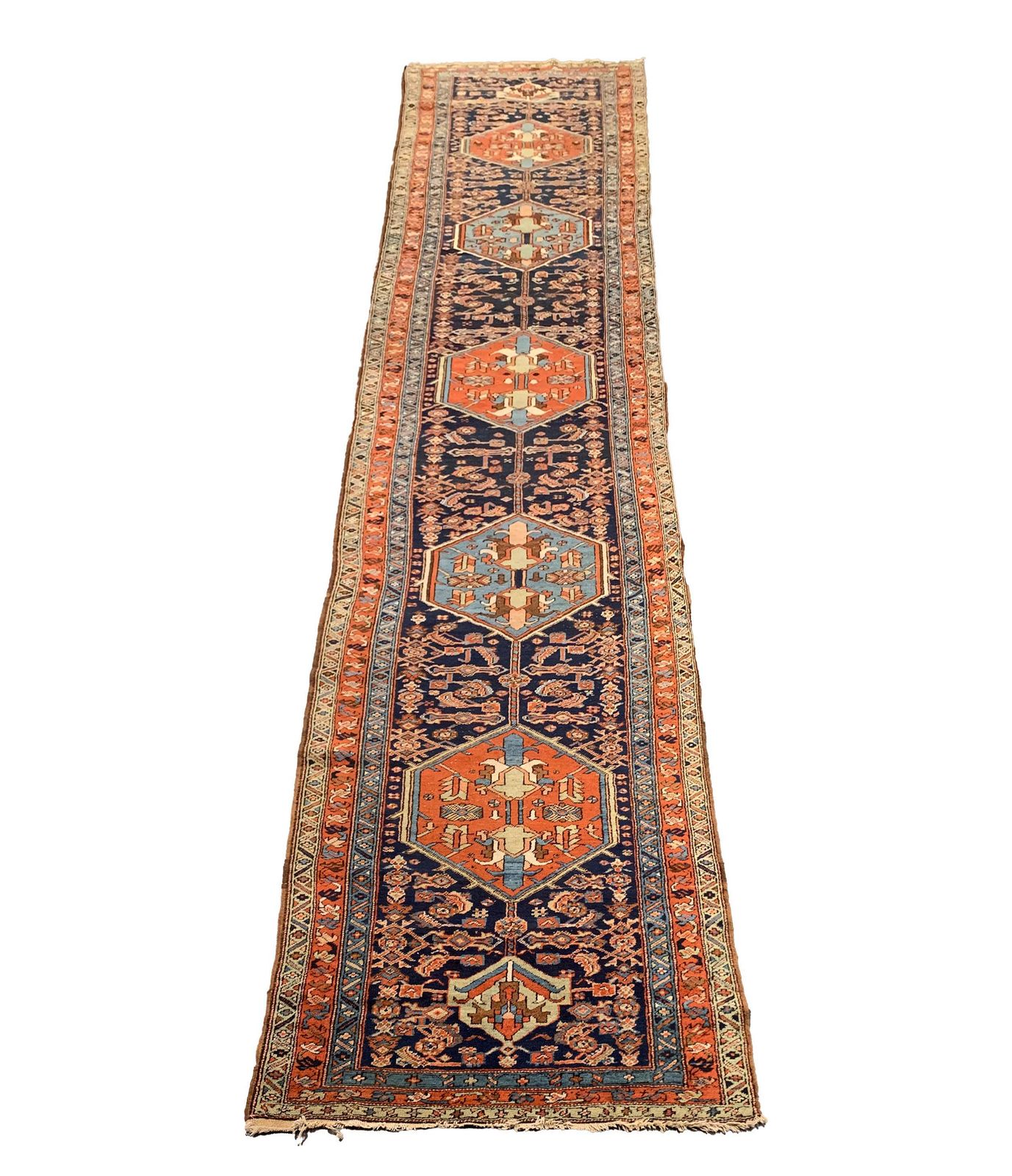 Tapis de couloir d'époque en laine, fait main, motifs tribaux traditionnels photo for sale