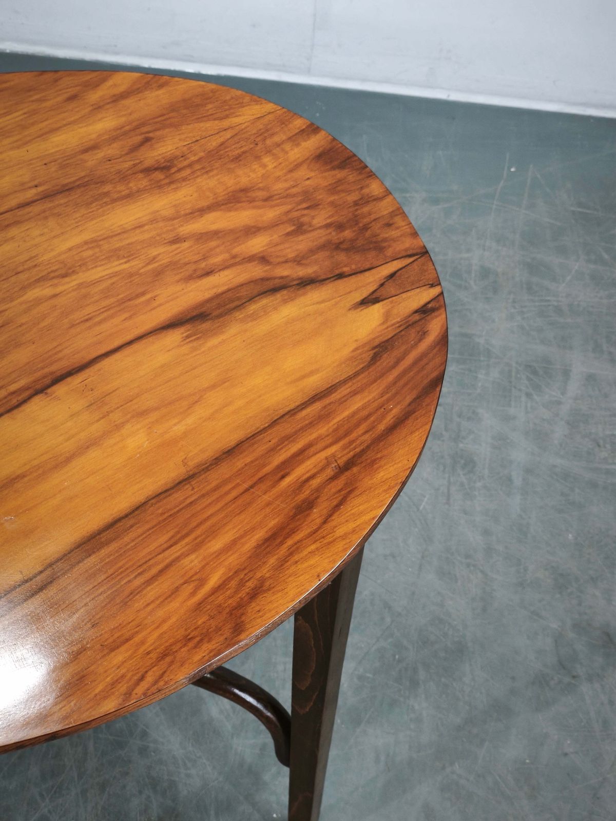 Thonet No. 207 Bentwood Ovale Tafel door Mazowia, Polen, jaren 1910 photo for sale