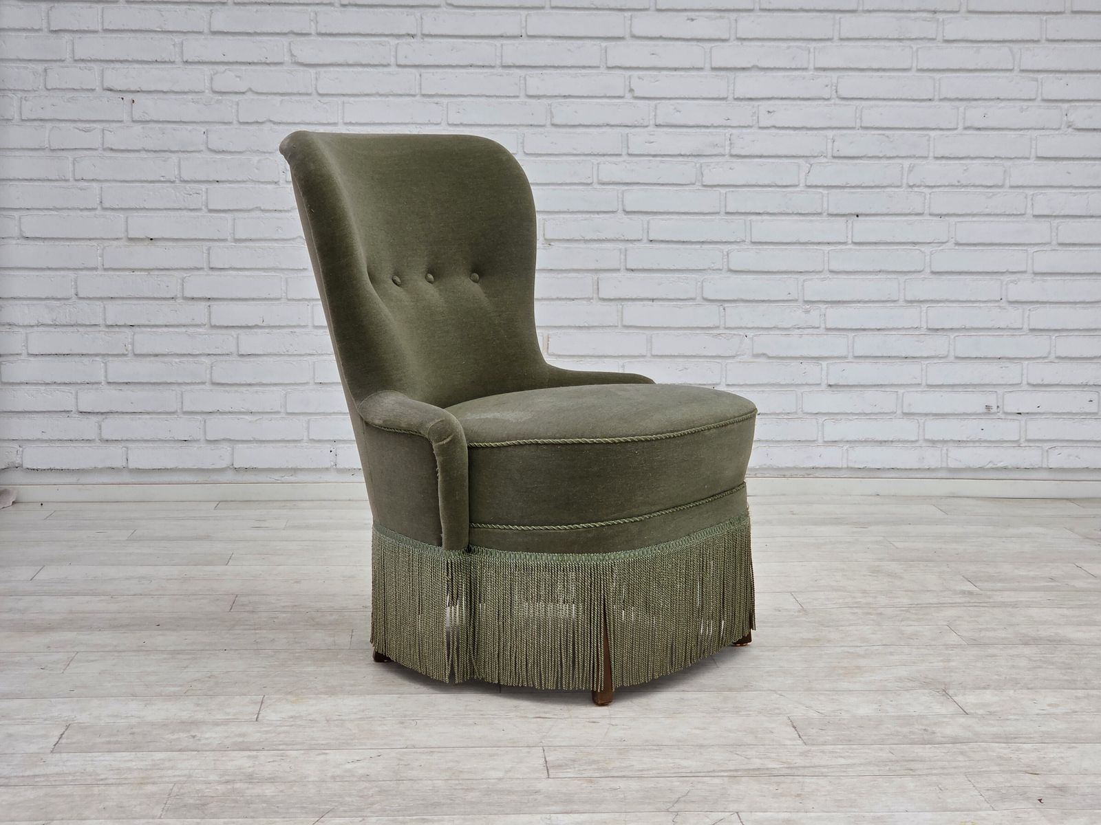 Ca. jaren 1970, Deense fauteuil, groen meubelvelours. photo furniture