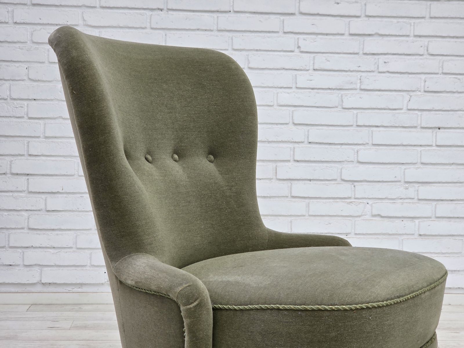 Ca. jaren 1970, Deense fauteuil, groen meubelvelours. photo Meubels