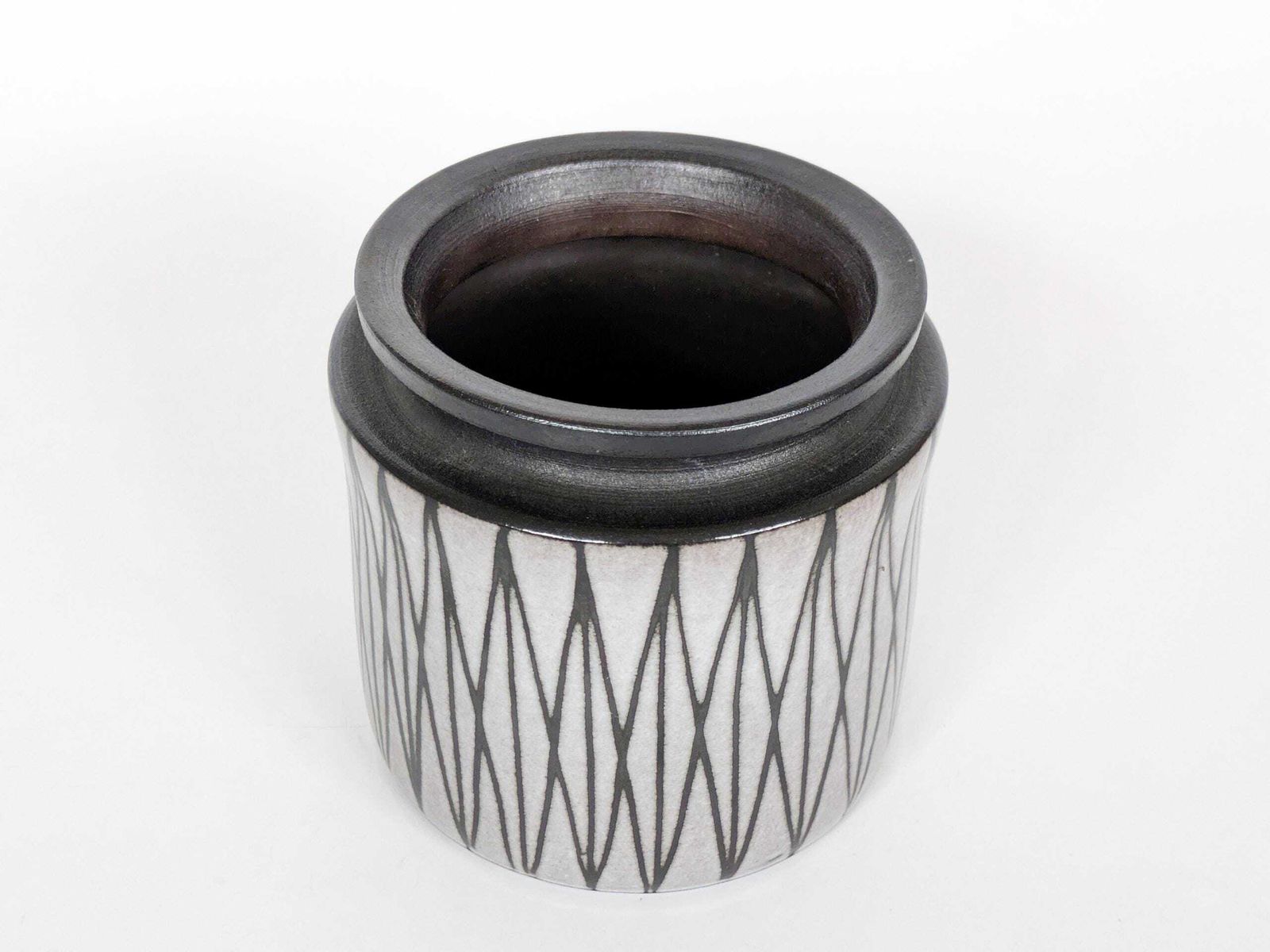 Mid-century West-Duits keramiek – plantenpot / vaas met geometrisch sgraffito – Köln – gesigneerd – studio-aardewerk photo 75.0