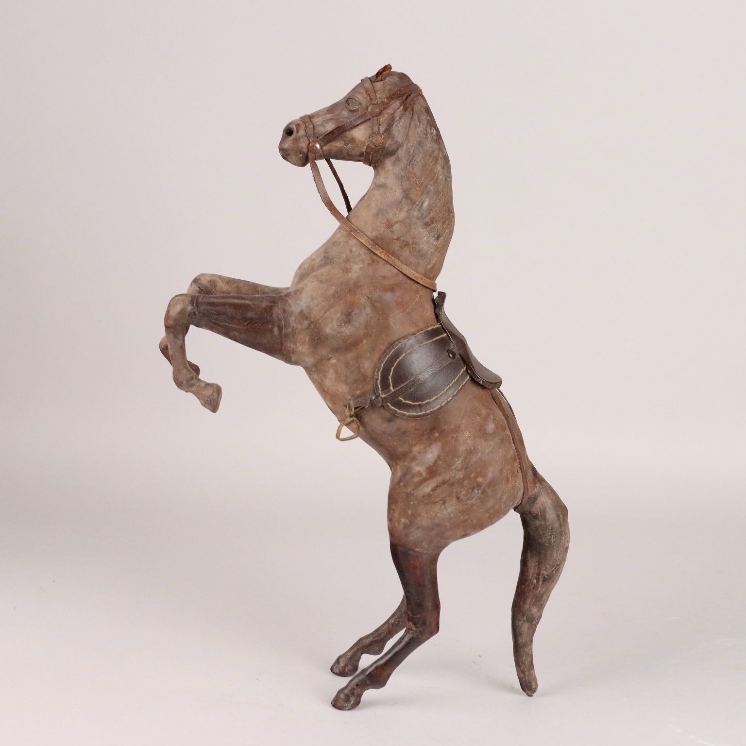 Cheval cabré recouvert de cuir d'époque, Italie, XXe siècle photo buy