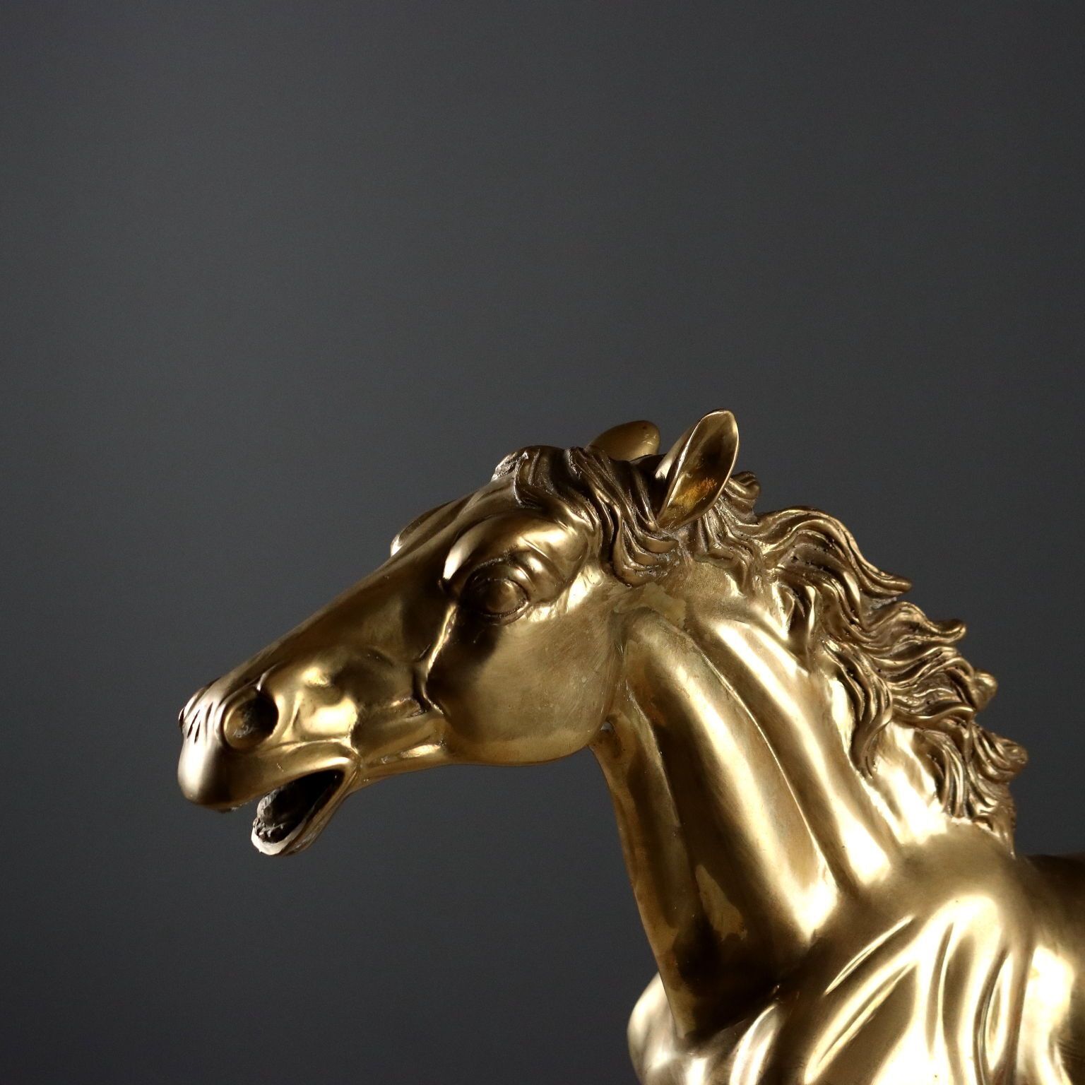 Sculpture moderne Cheval au trot en bronze doré, Italie, années 1970 photo for sale