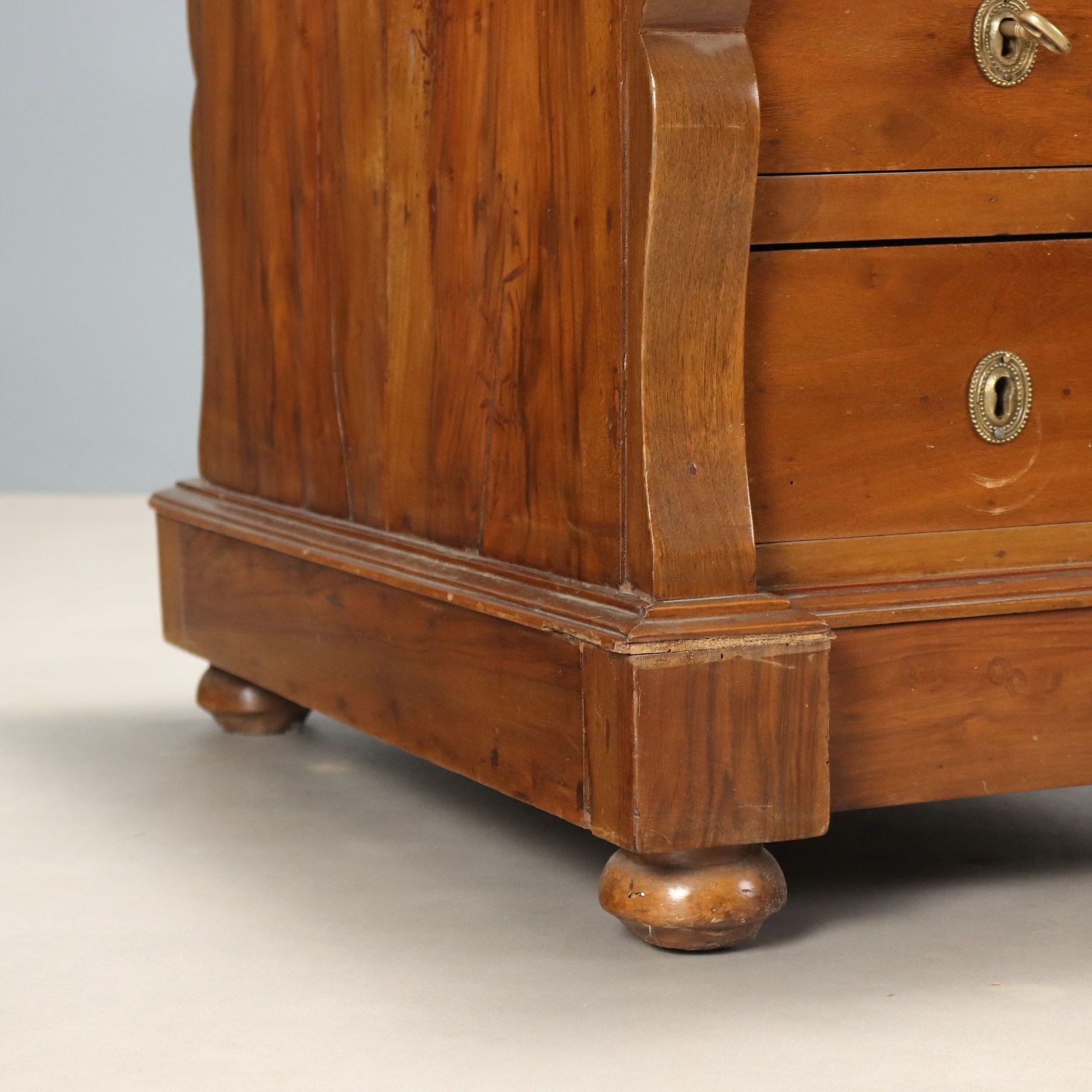 photo furniture Antiek schrijfbureau Umbertino walnoot leer 19e eeuw
